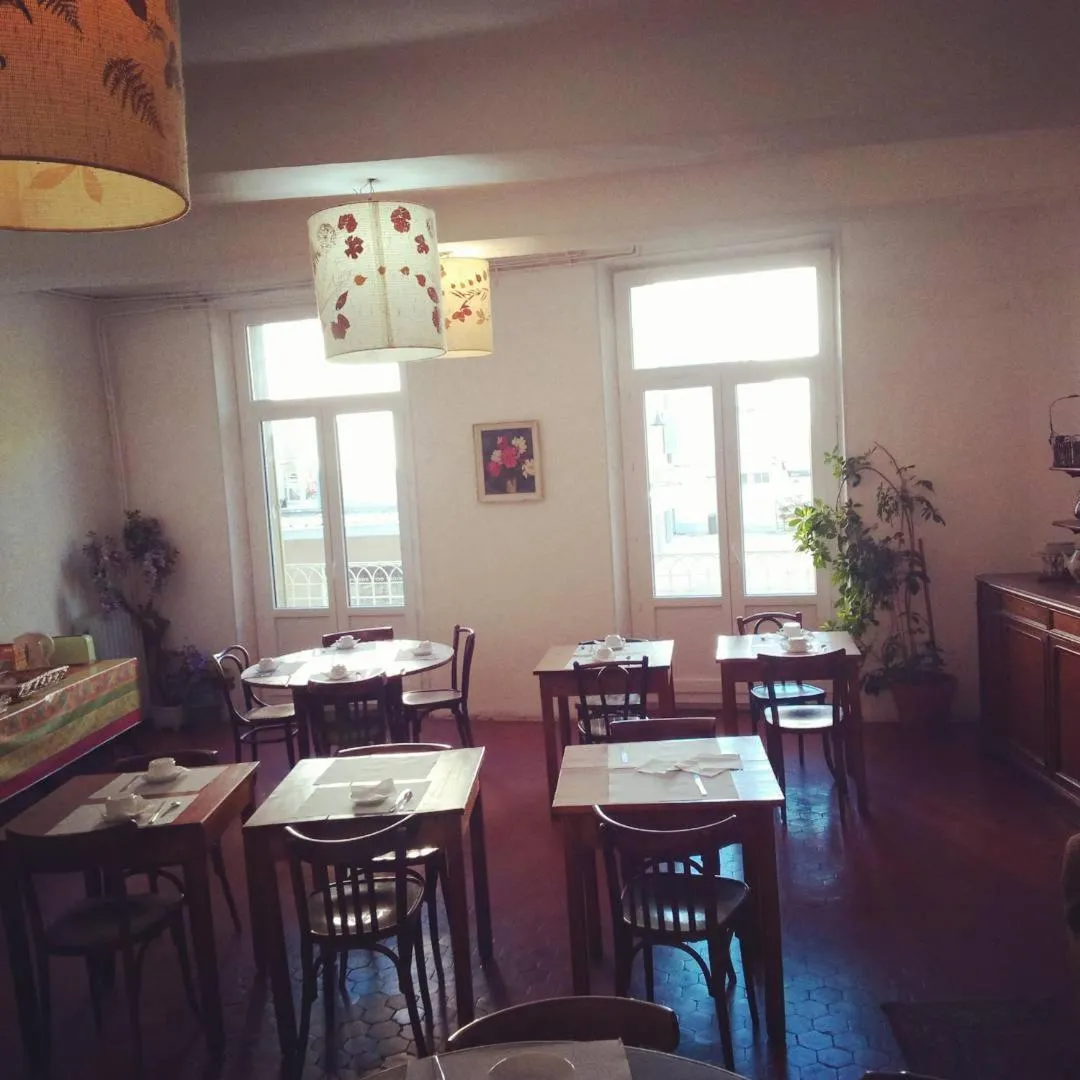 Restaurant/places to eat in Hôtel Du Cours