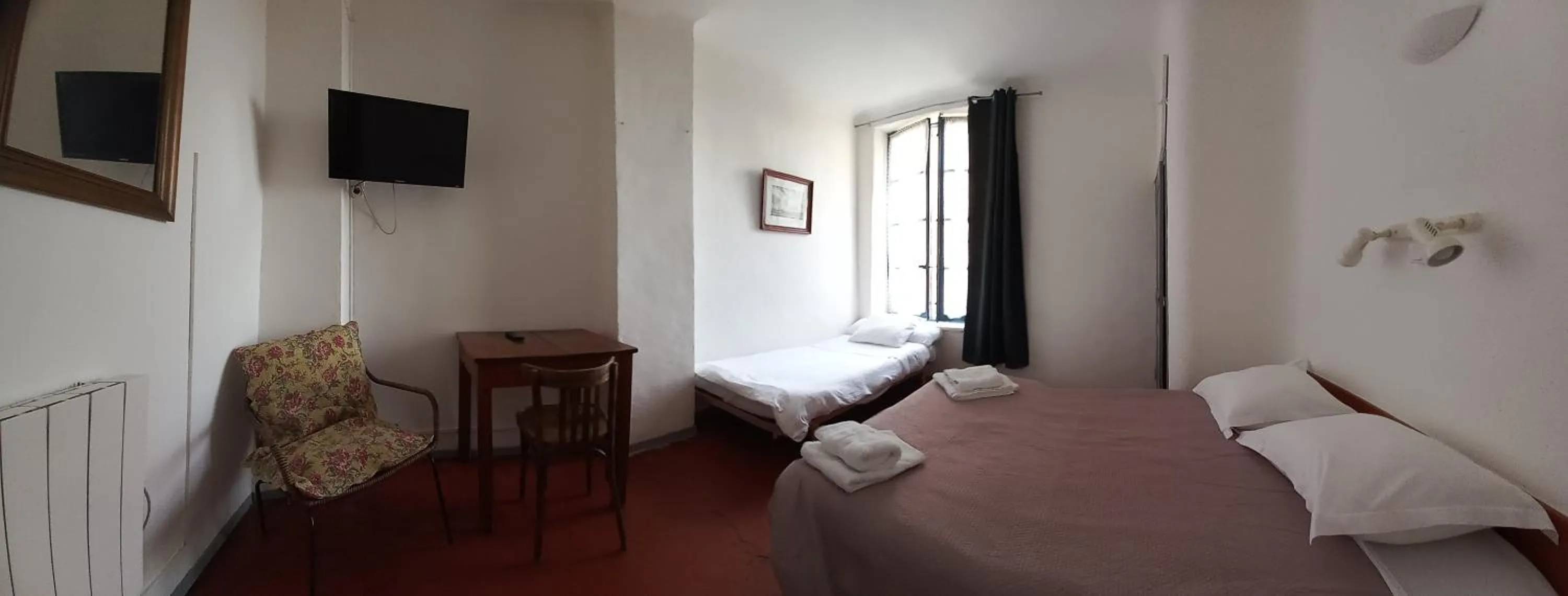 Bed in Hôtel Du Cours