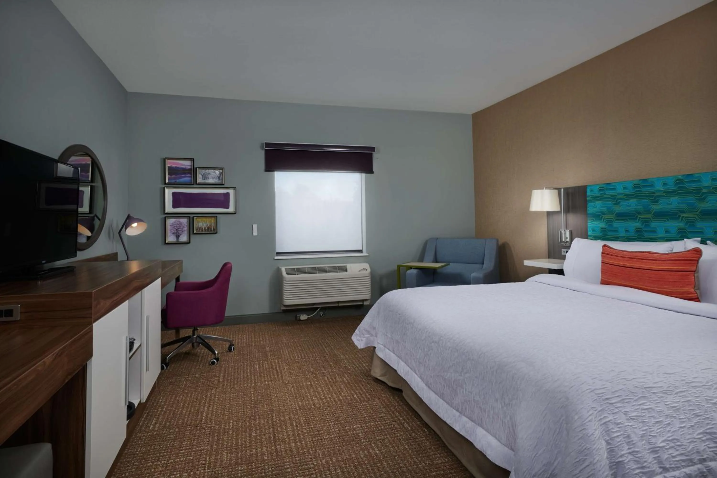 Bedroom, Bed in Hampton Inn Sherwood Portland