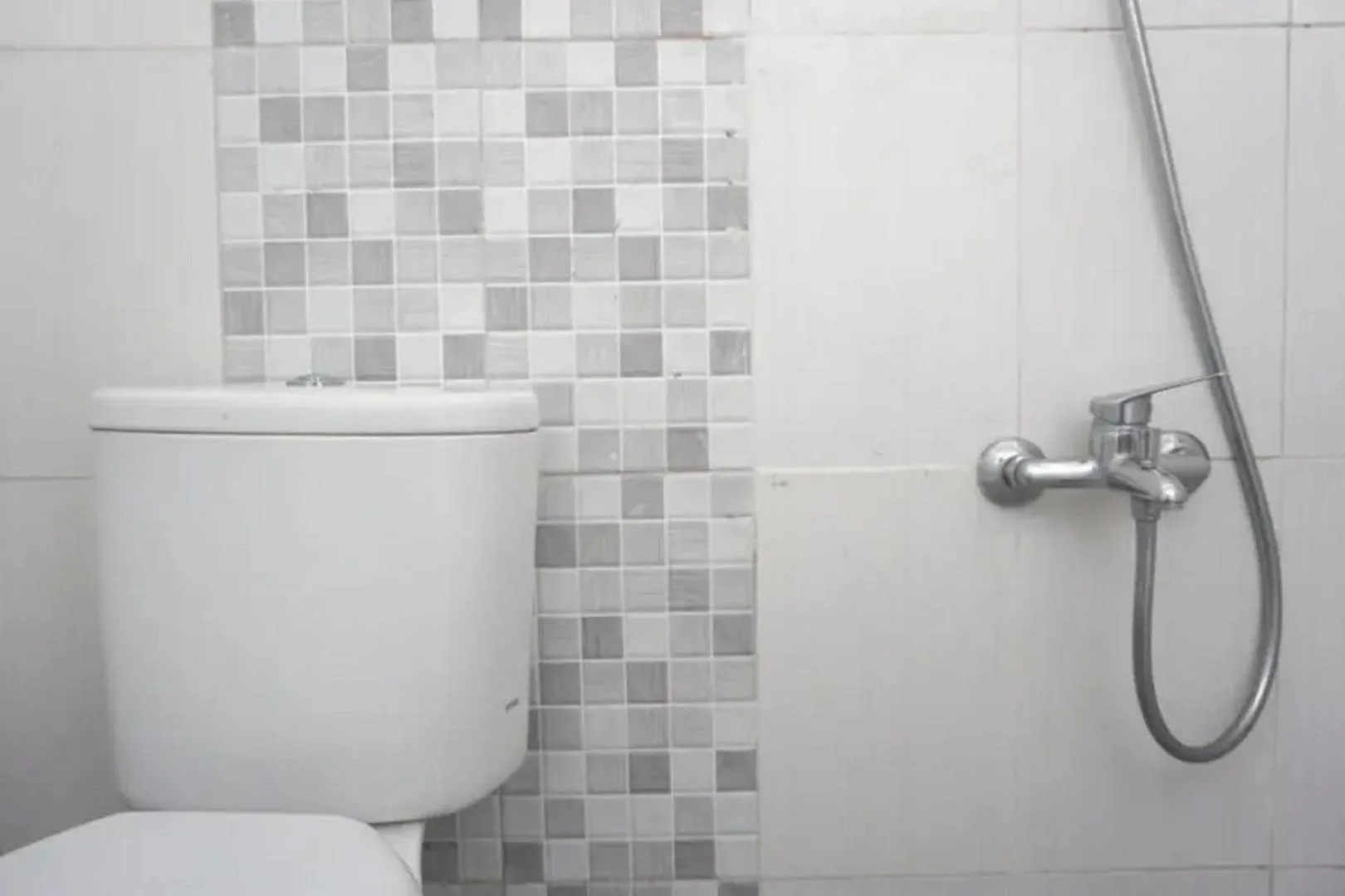 Bathroom in RedDoorz at Berlian Homestay Malioboro Yogyakarta