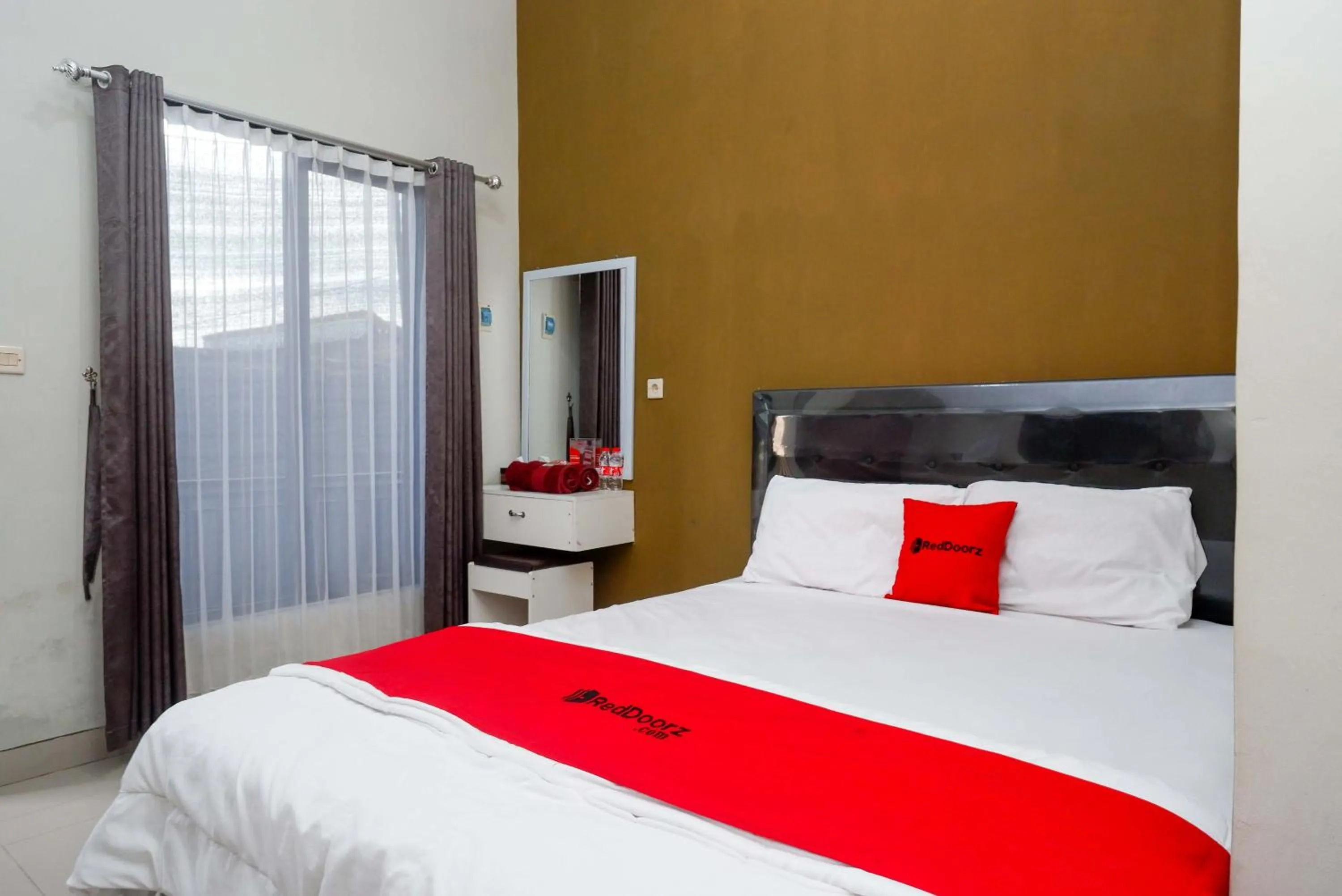 Bedroom, Bed in RedDoorz at Berlian Homestay Malioboro Yogyakarta