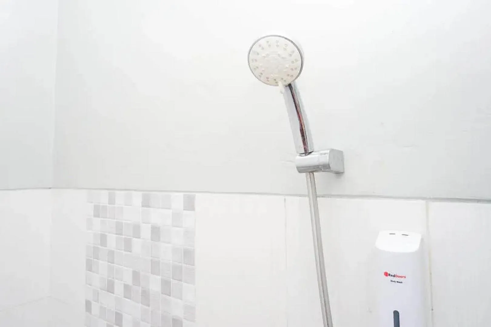 Bathroom in RedDoorz at Berlian Homestay Malioboro Yogyakarta