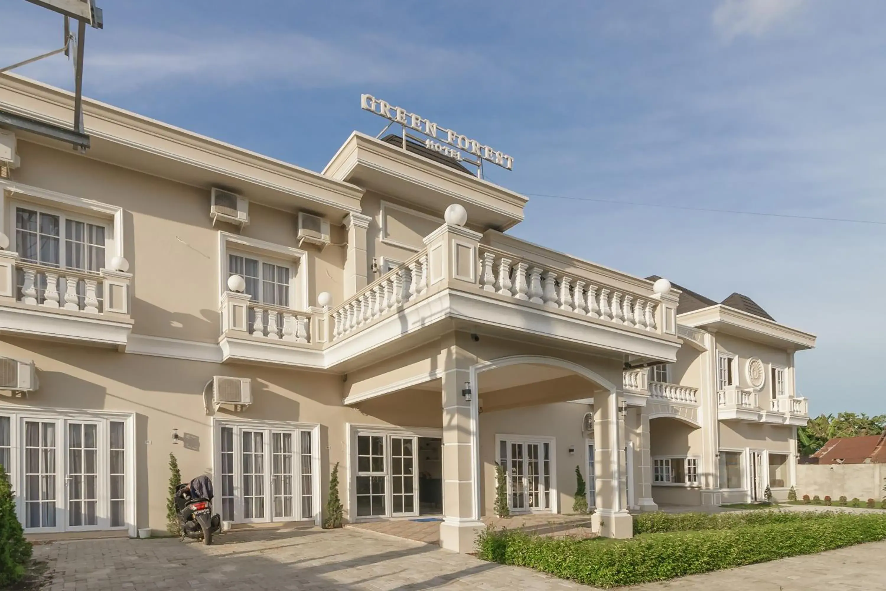 Property building in Green Forest Hotel Property building in Green Forest Hotel