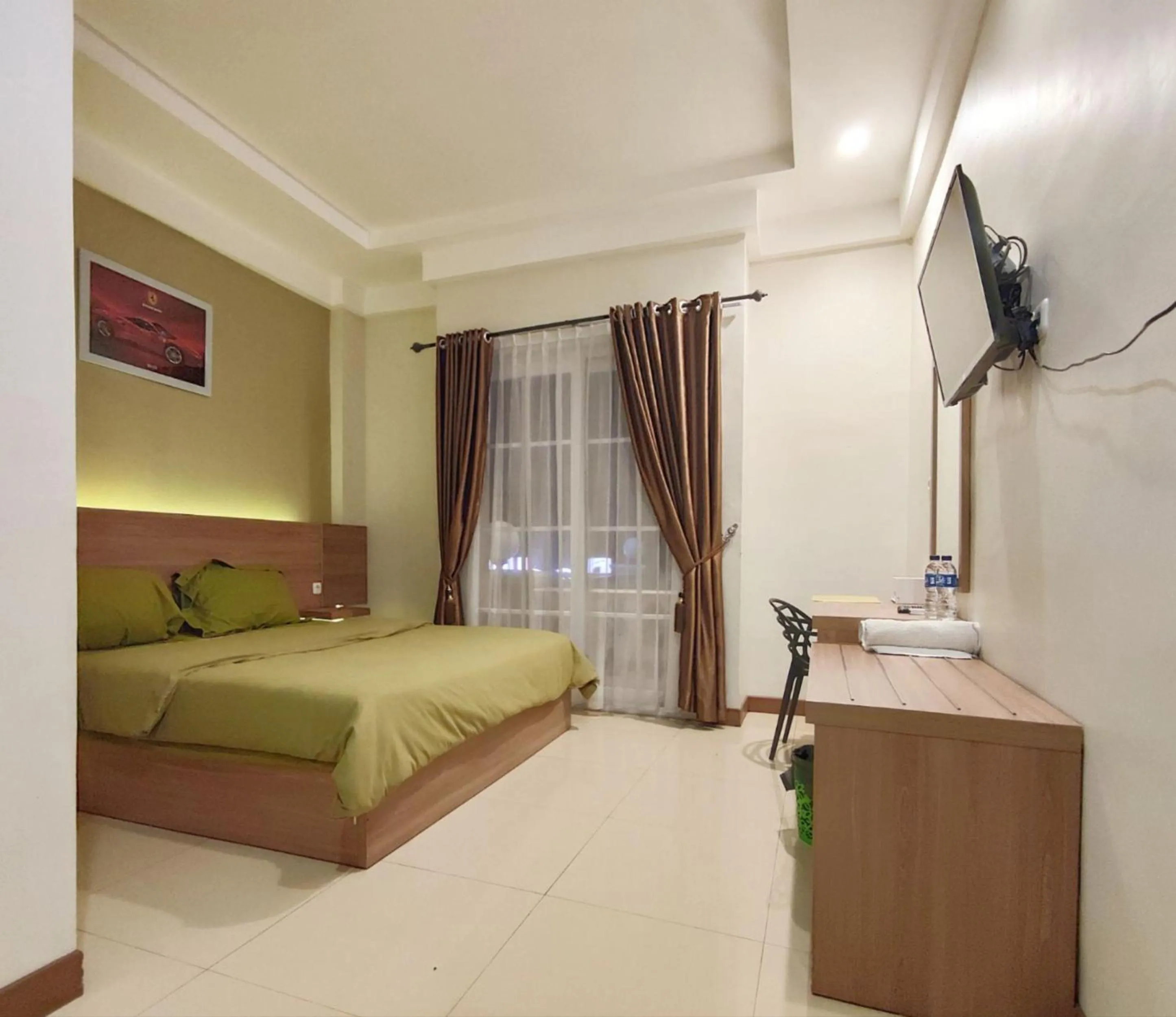 Property building, Bed in Green Forest Hotel