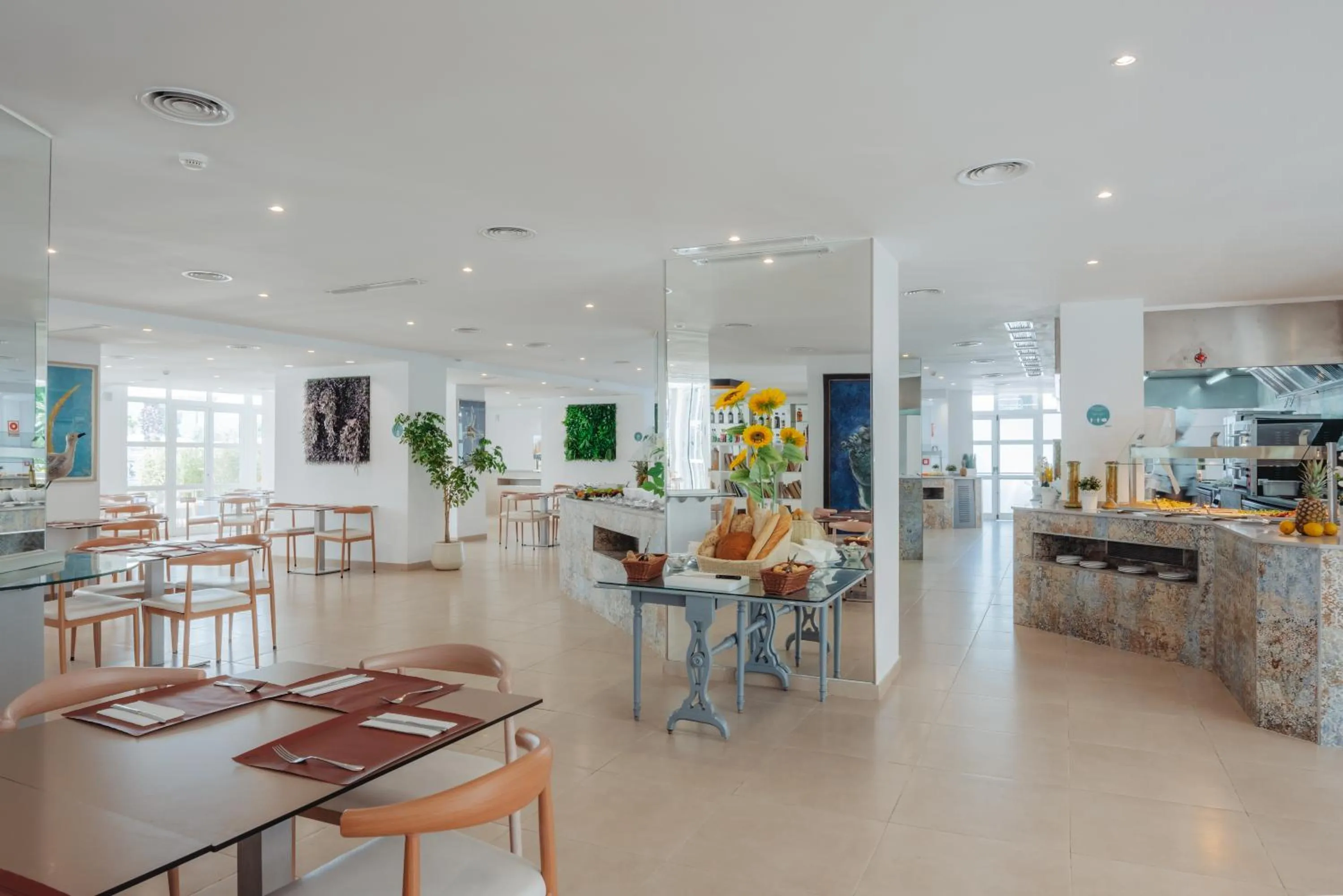 Restaurant/places to eat in Aparthotel Ses Fotges