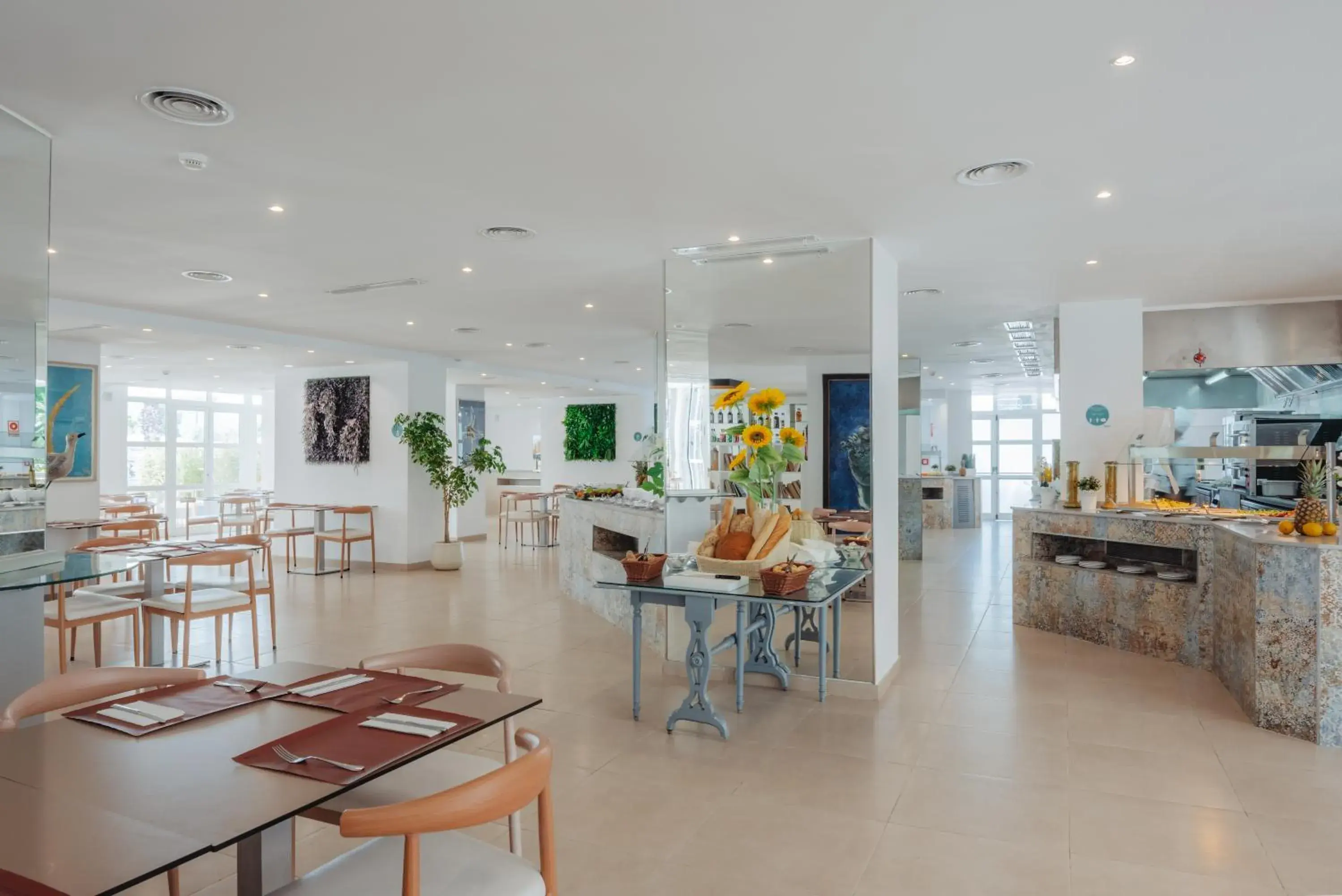 Restaurant/places to eat in Aparthotel Ses Fotges Restaurant/places to eat in Aparthotel Ses Fotges