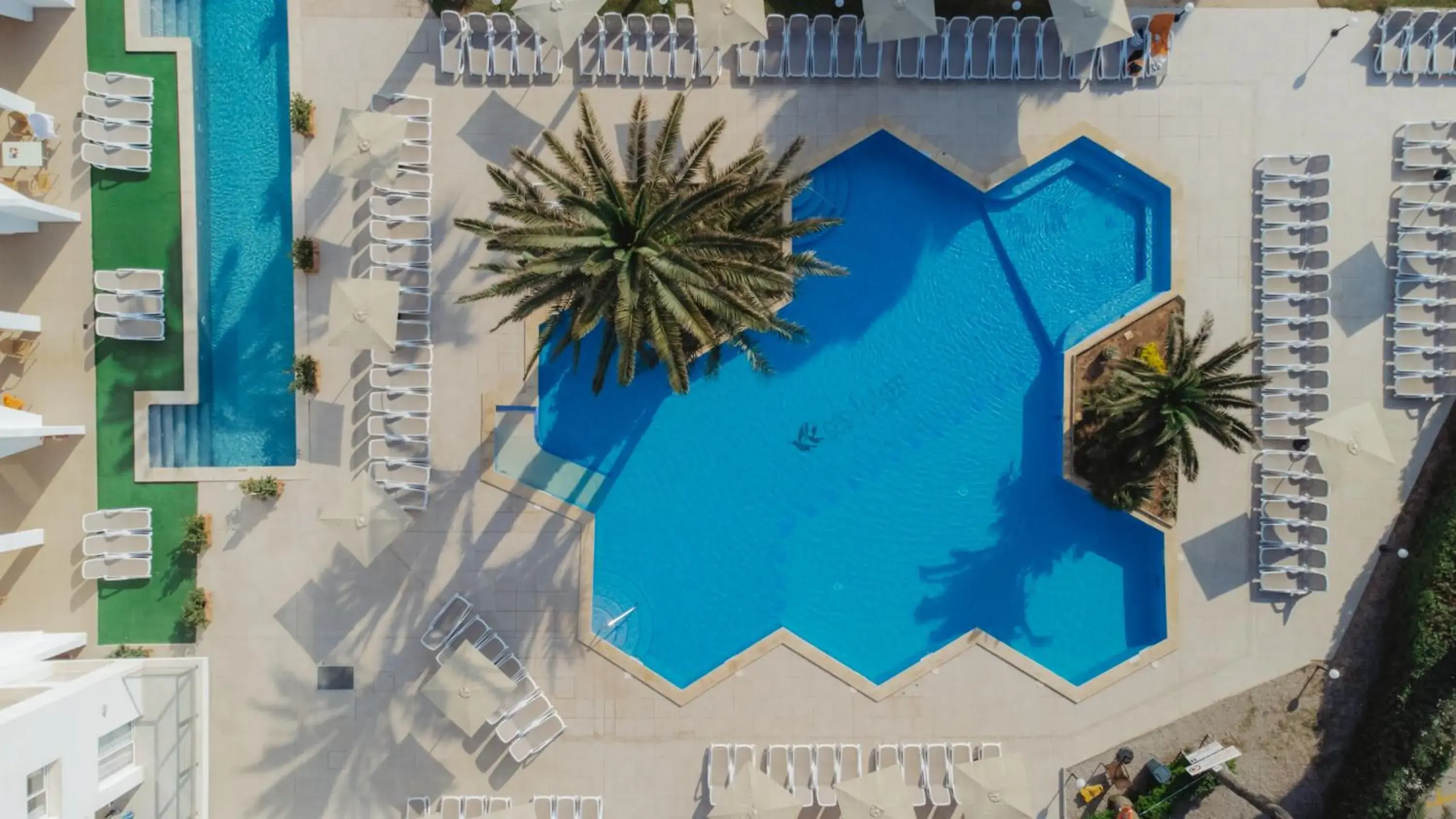 Pool view in Aparthotel Ses Fotges Pool view in Aparthotel Ses Fotges