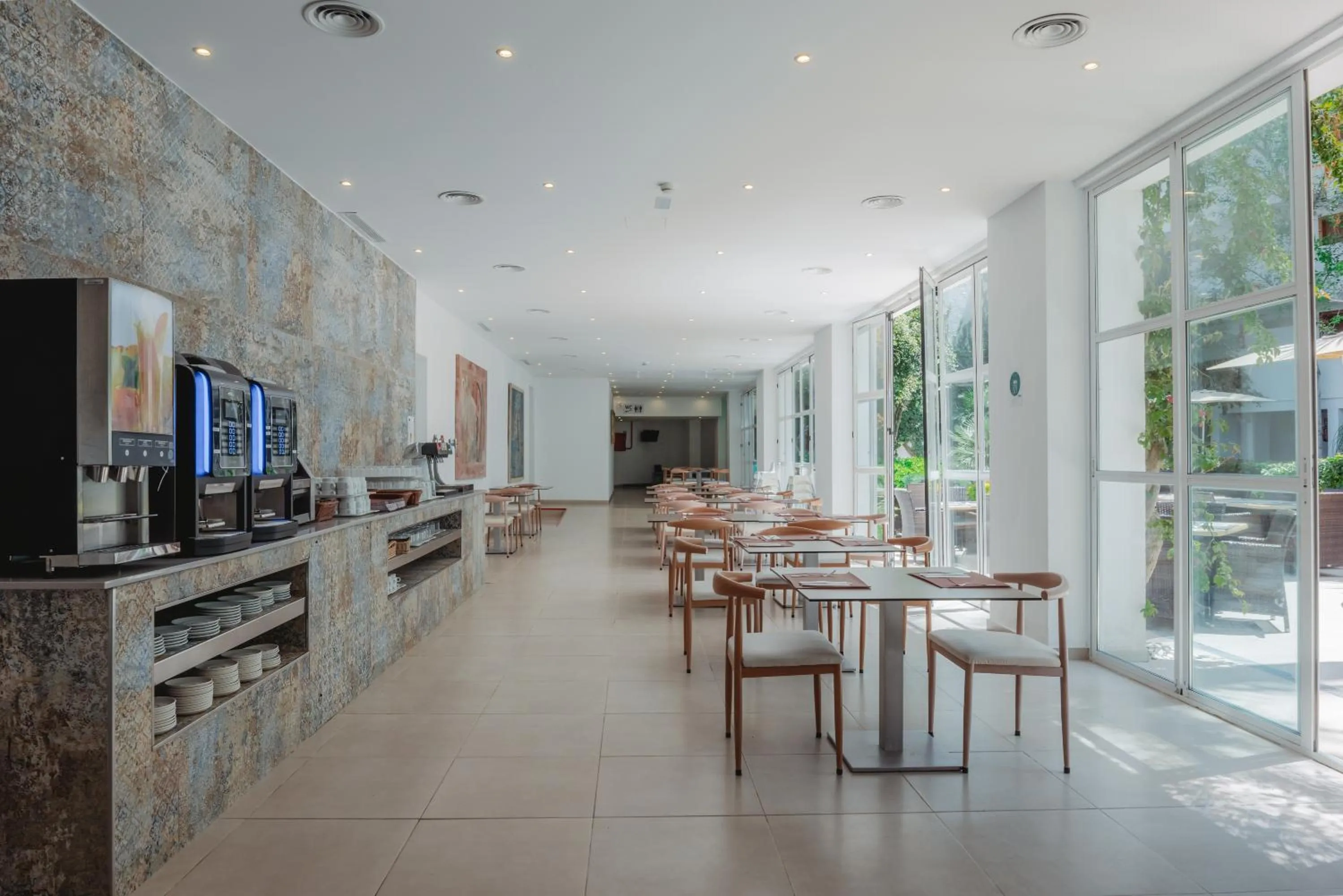 Restaurant/places to eat in Aparthotel Ses Fotges