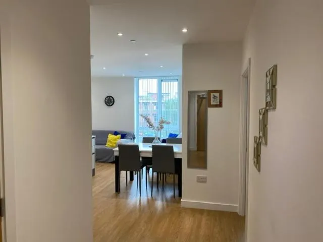 Berks Luxury Serviced Apartments , free parking, free Gym and free wifi