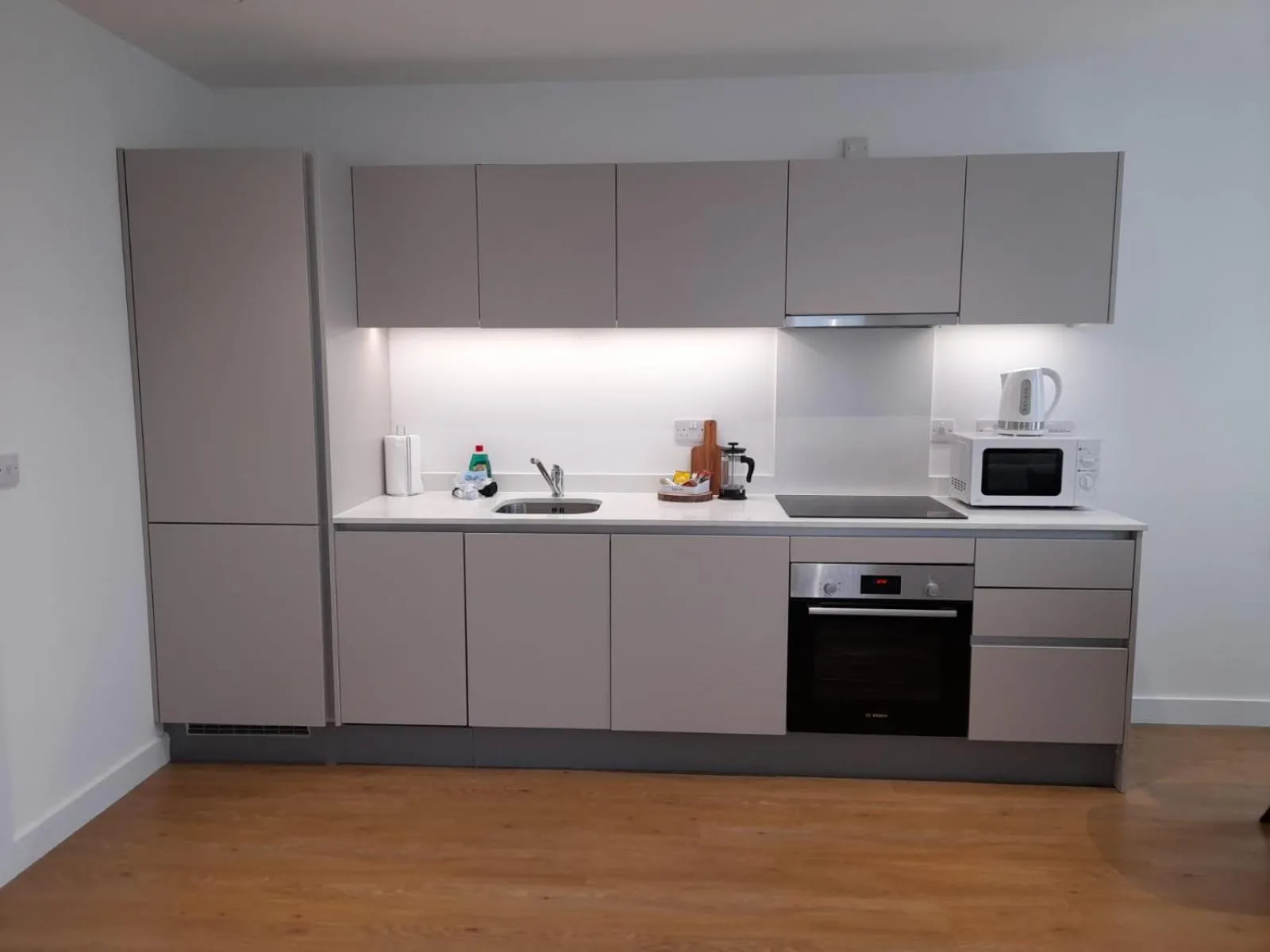 Kitchen or kitchenette in Berks Luxury Serviced Apartments , free parking, free Gym and free wifi
