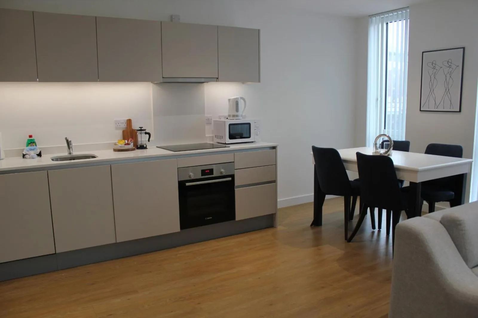 Kitchen or kitchenette in Berks Luxury Serviced Apartments , free parking, free Gym and free wifi