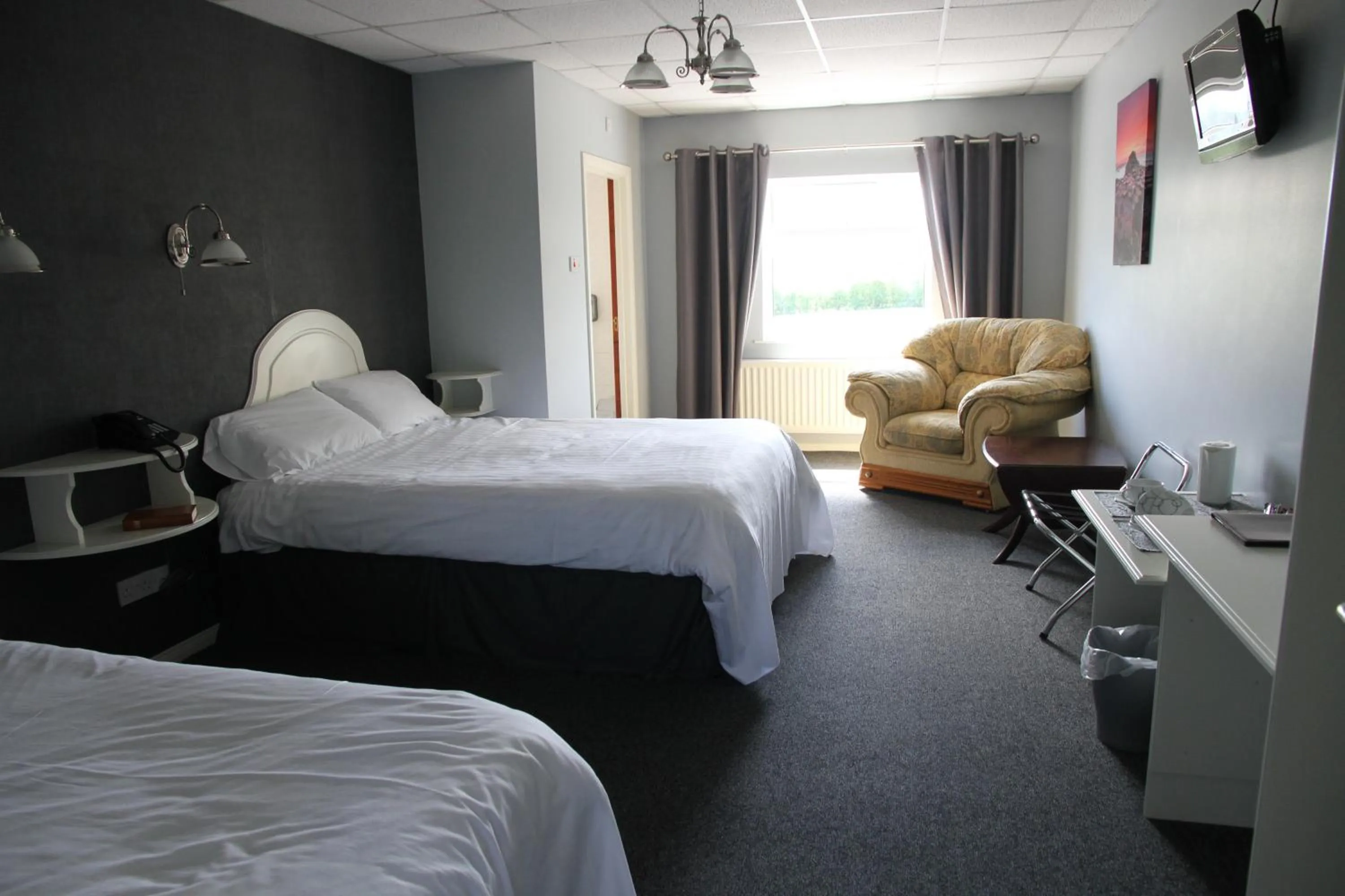 Photo of the whole room, Bed in 5 Corners Guest Inn