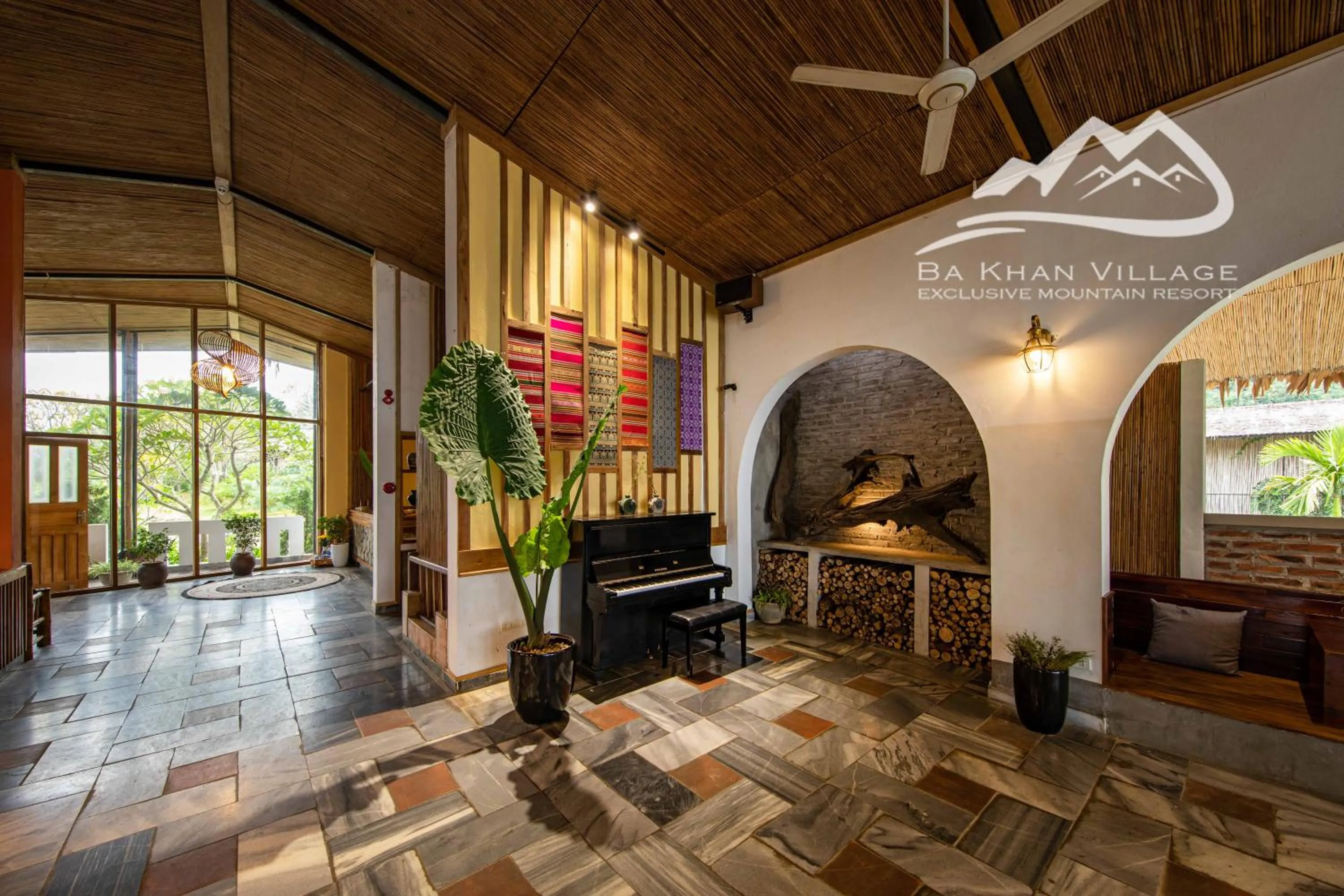 Lounge or bar in Bakhan Village Resort