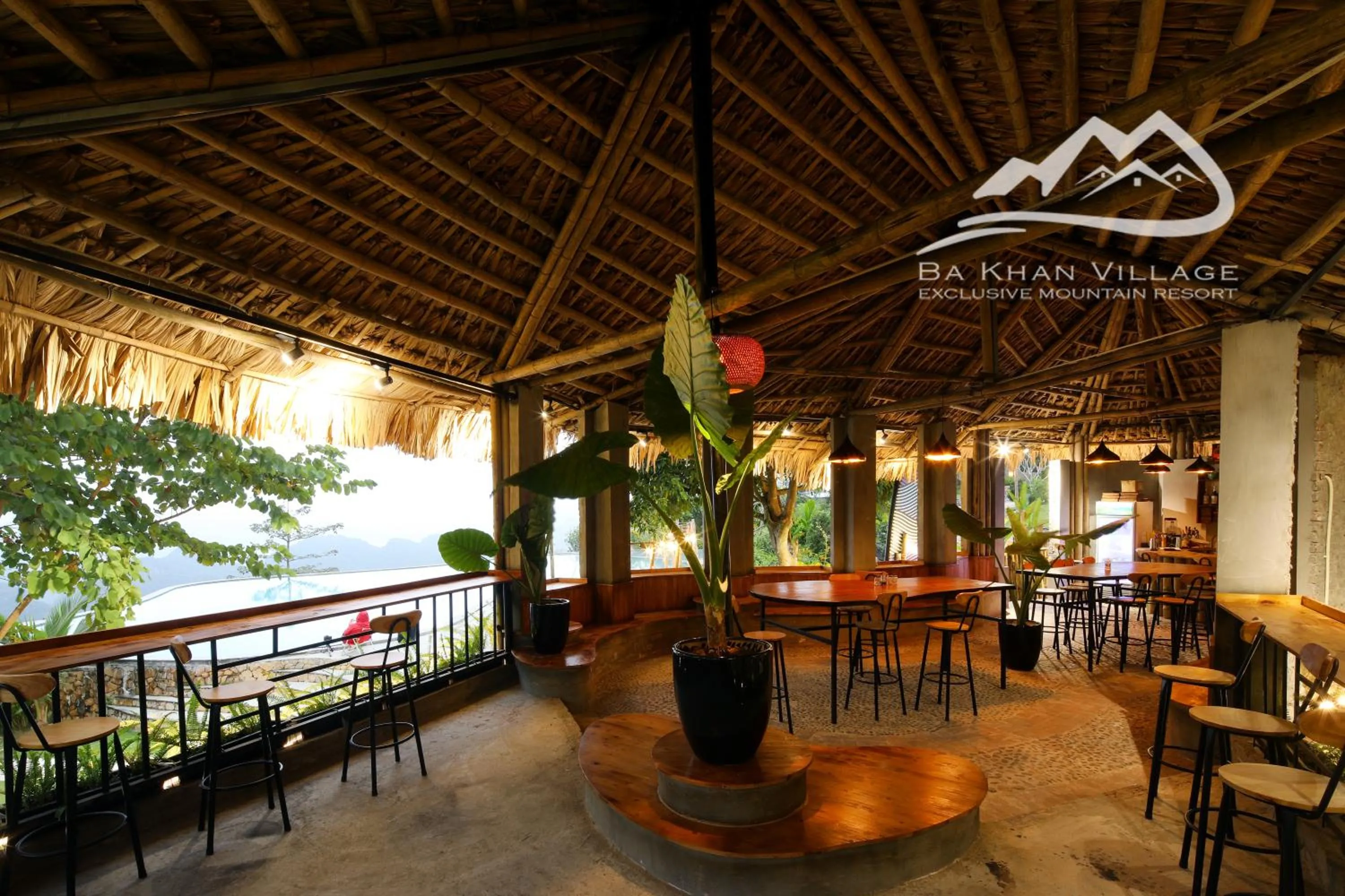 Lounge or bar in Bakhan Village Resort