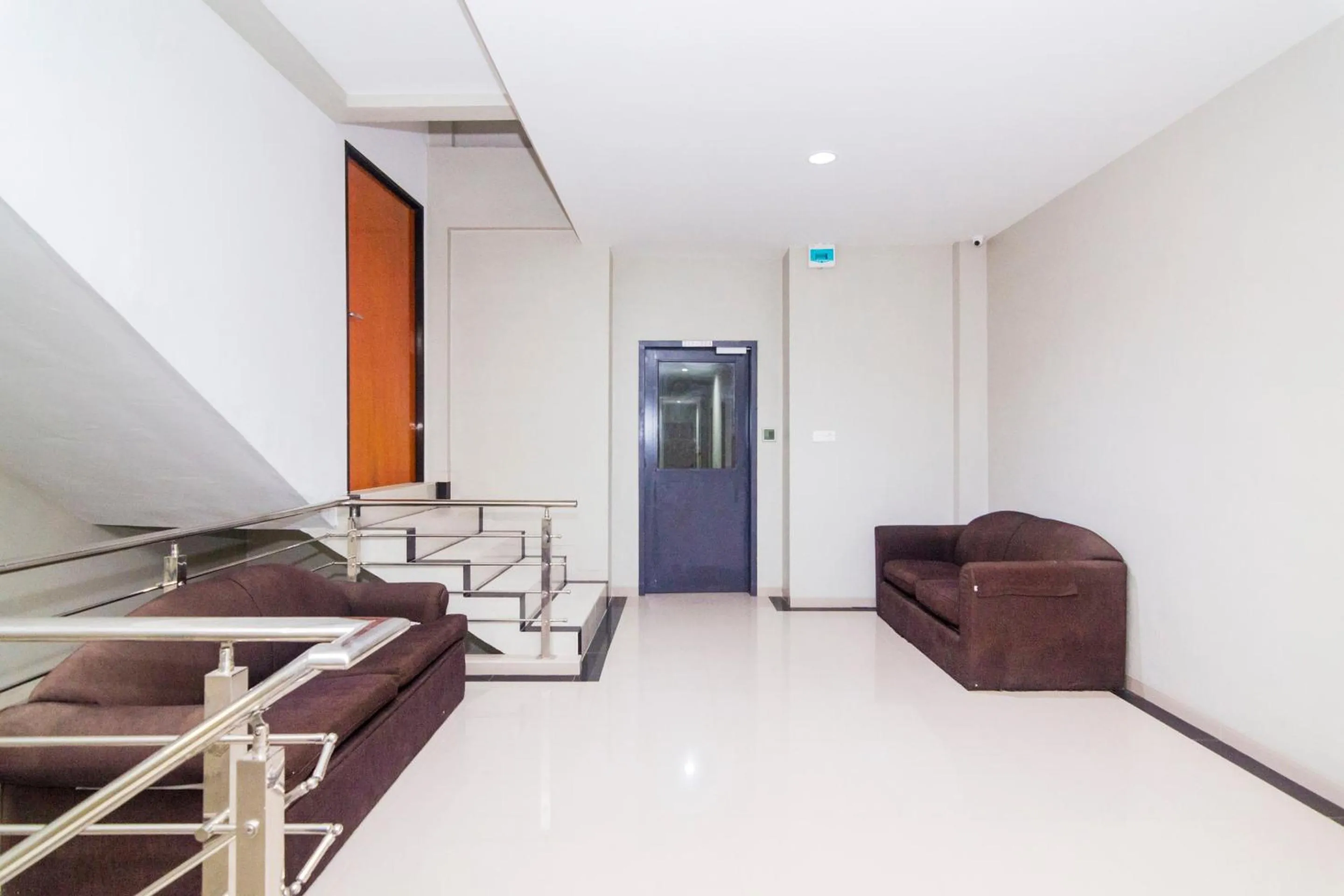 Lobby or reception in Capital O 1867 Kara Guest House