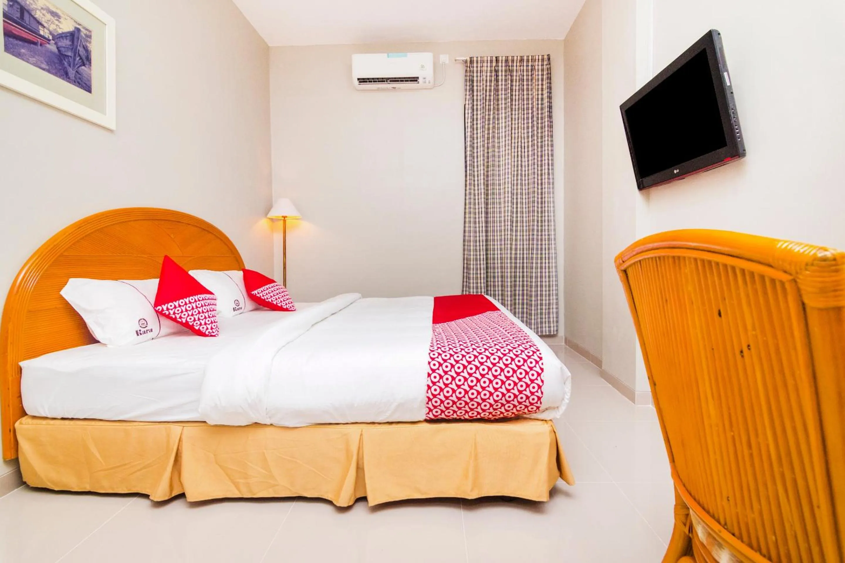 Bedroom, Bed in Capital O 1867 Kara Guest House