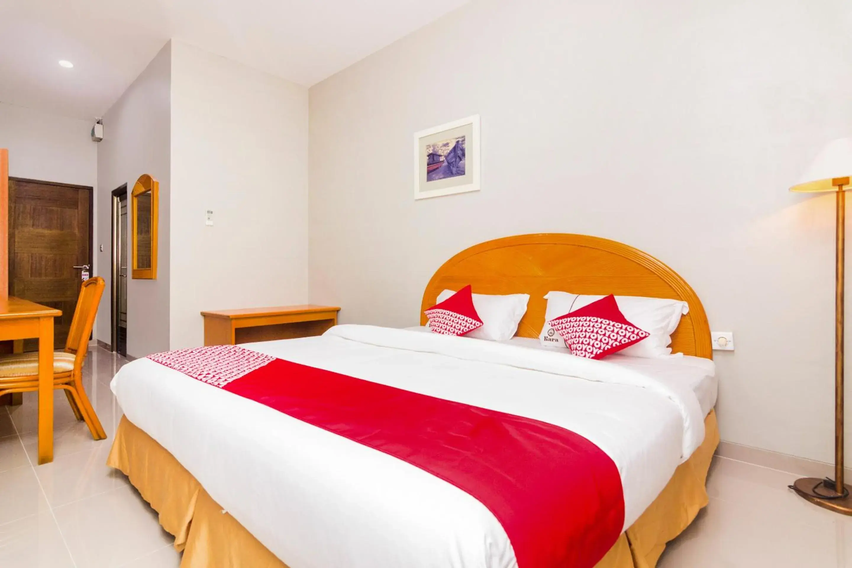 Deluxe Double Room in Capital O 1867 Kara Guest House Deluxe Double Room in Capital O 1867 Kara Guest House