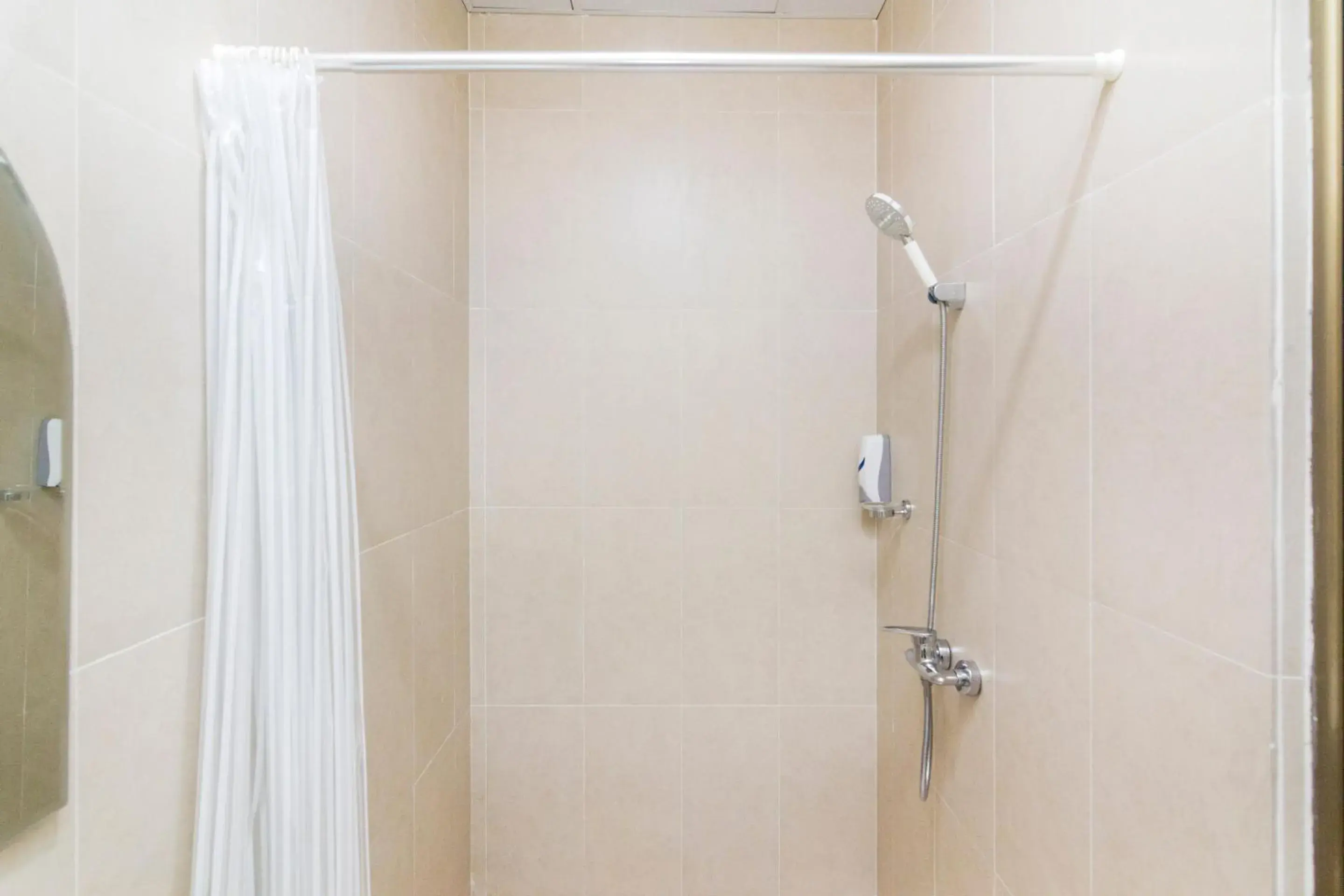 Bathroom in Capital O 1867 Kara Guest House Bathroom in Capital O 1867 Kara Guest House