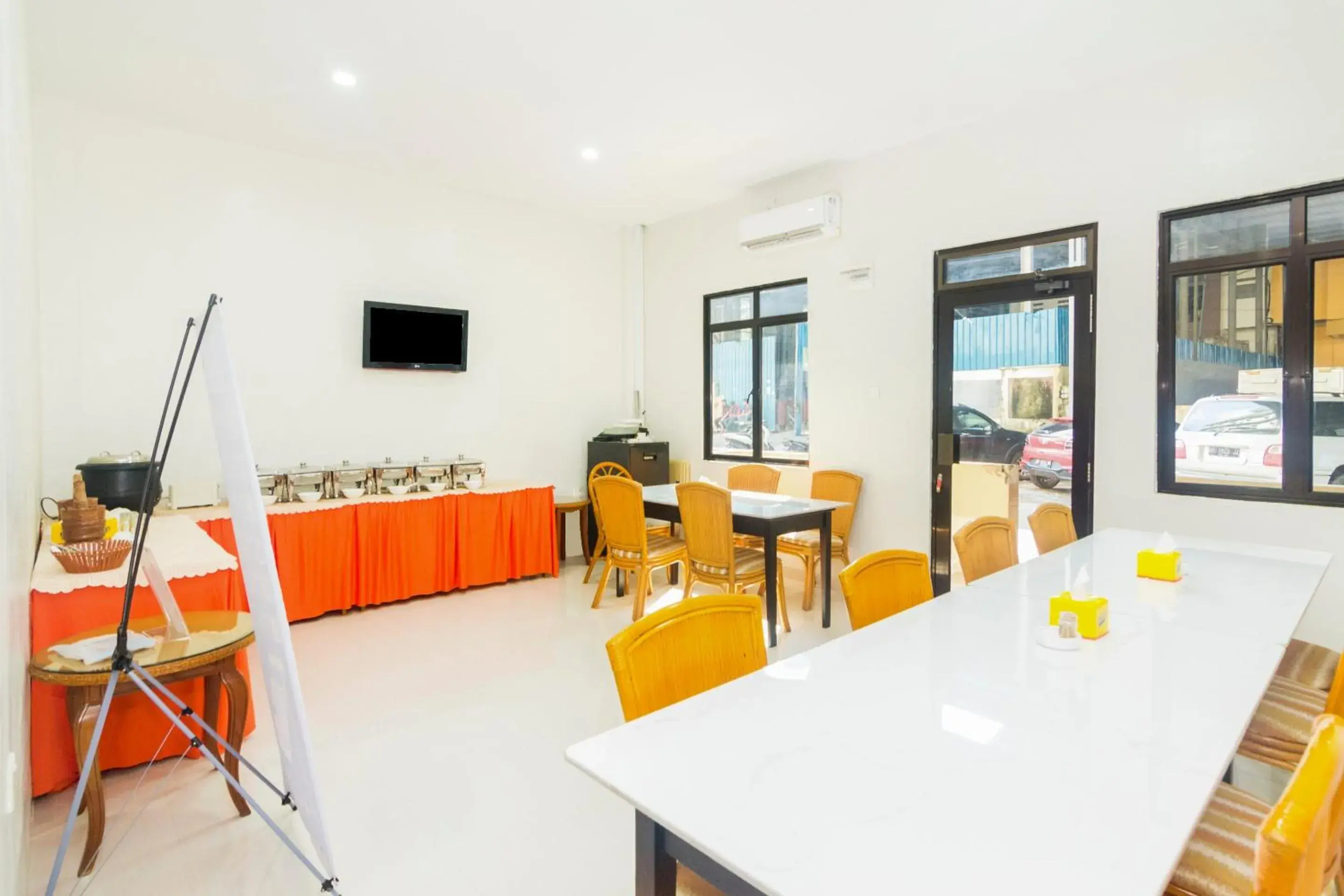 Restaurant/places to eat in Capital O 1867 Kara Guest House Restaurant/places to eat in Capital O 1867 Kara Guest House