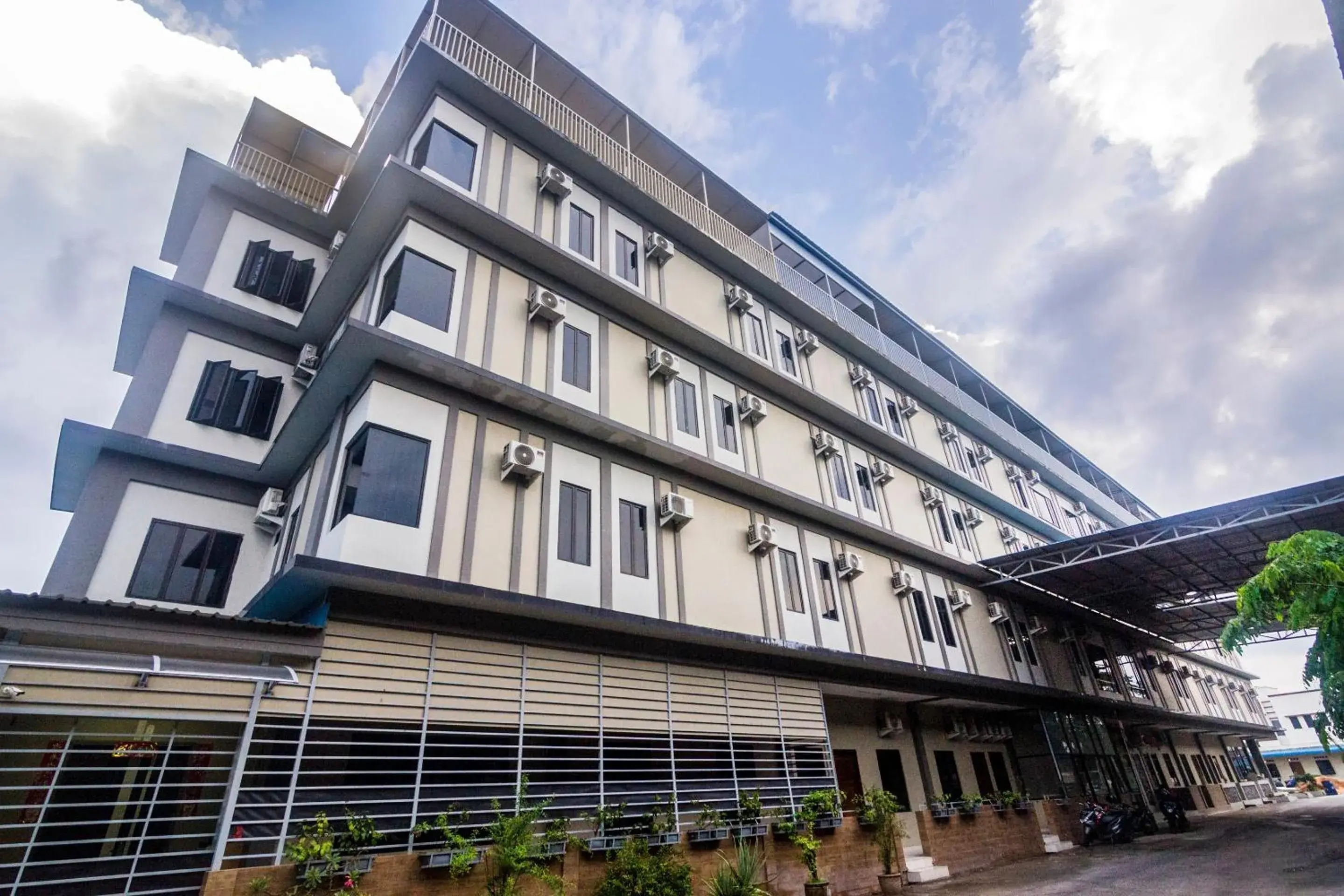 Facade/entrance in Capital O 1867 Kara Guest House Facade/entrance in Capital O 1867 Kara Guest House