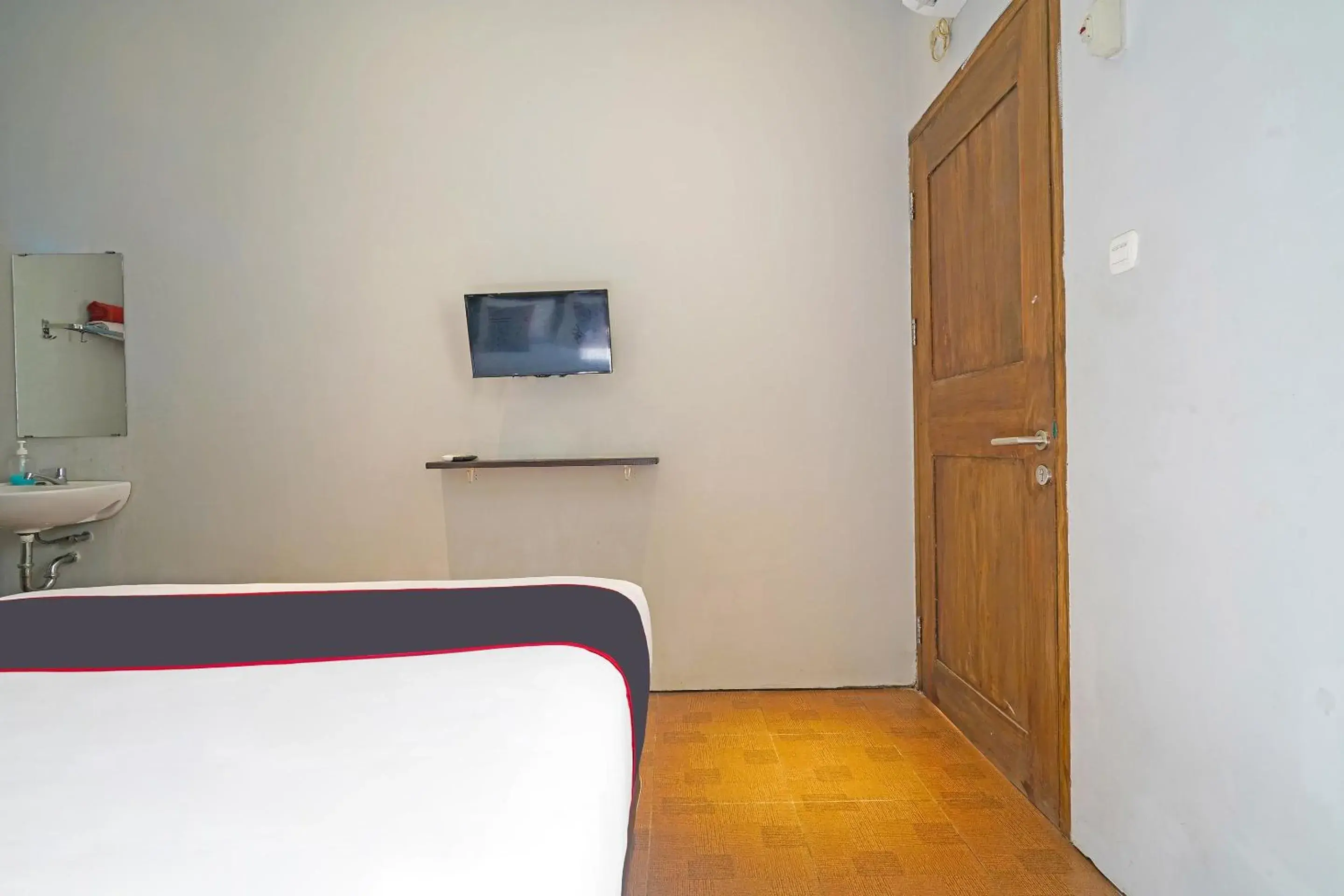 Bedroom, Bed in Capital O 1898 Louise Place Bedroom, Bed in Capital O 1898 Louise Place