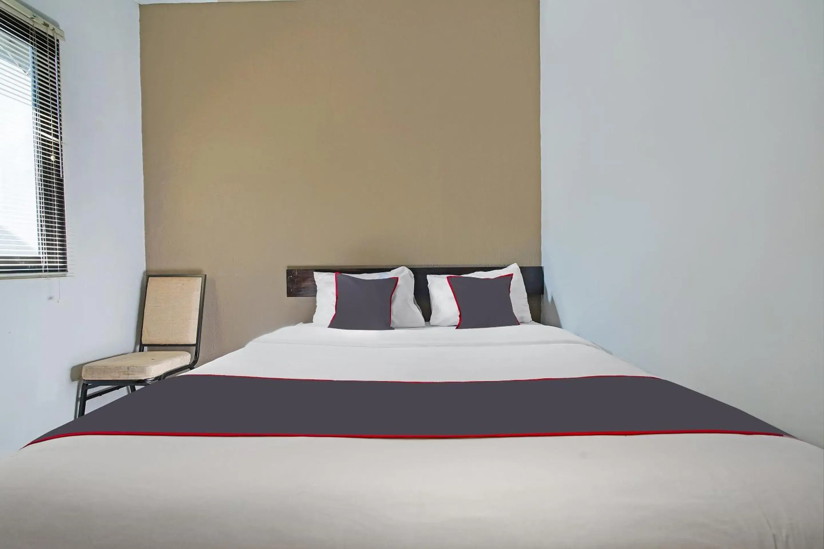 Bedroom, Bed in Capital O 1898 Louise Place Bedroom, Bed in Capital O 1898 Louise Place