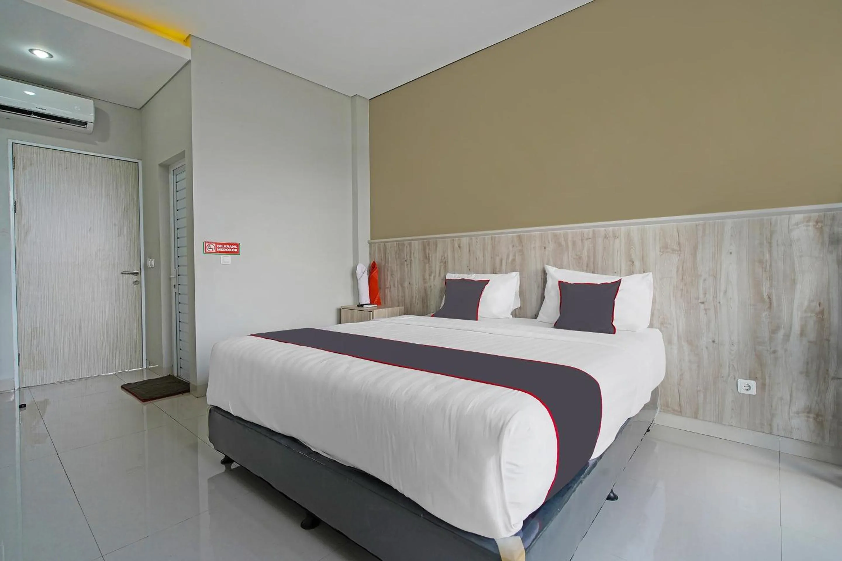 Bedroom, Bed in Capital O 1898 Louise Place