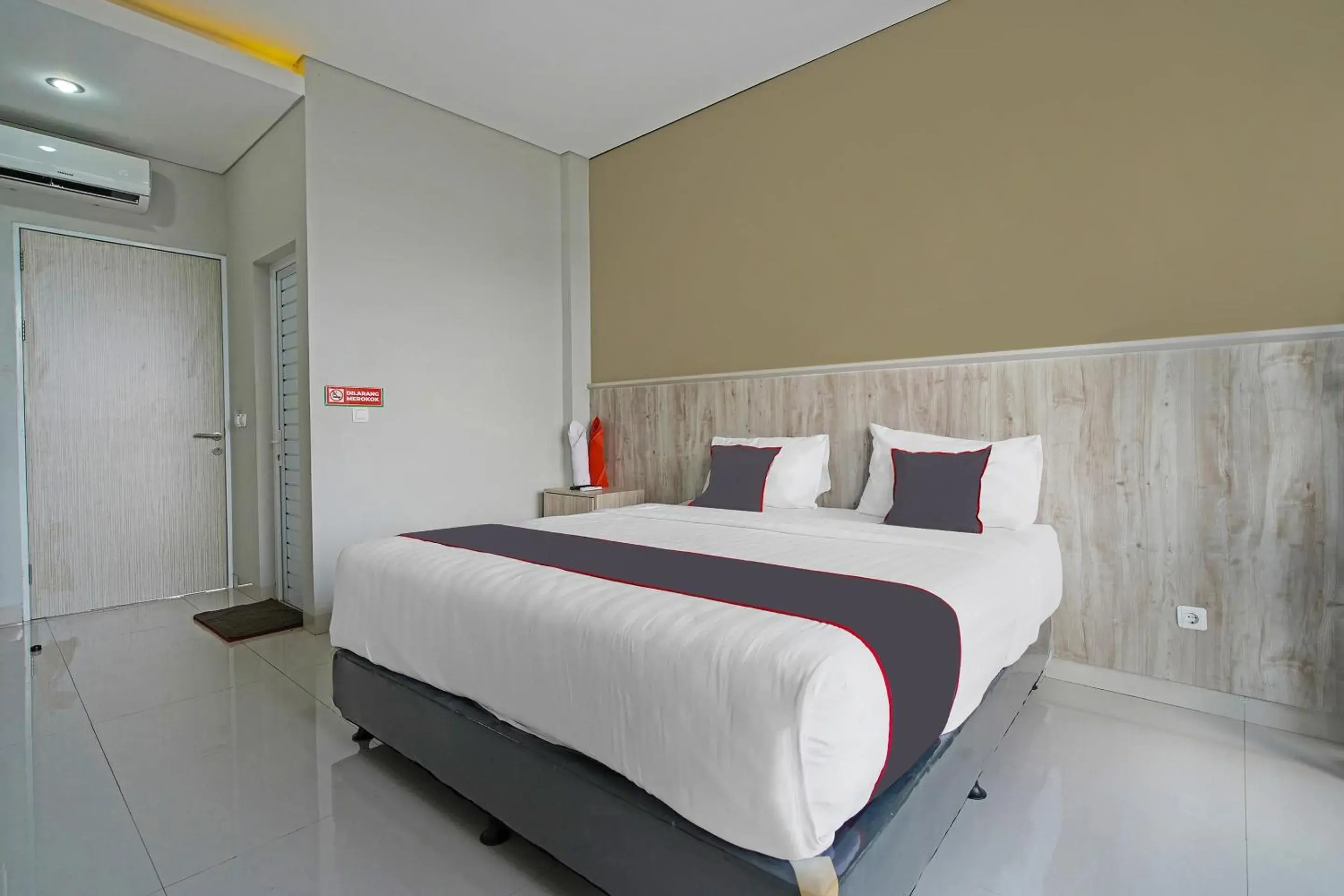 Deluxe Suite in Capital O 1898 Louise Place Deluxe Suite in Capital O 1898 Louise Place