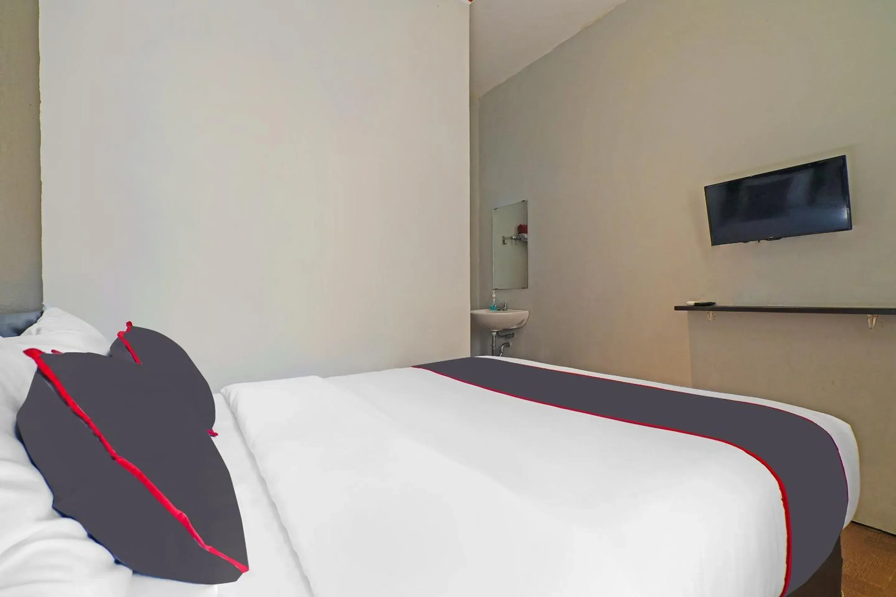 Bedroom, Bed in Capital O 1898 Louise Place Bedroom, Bed in Capital O 1898 Louise Place