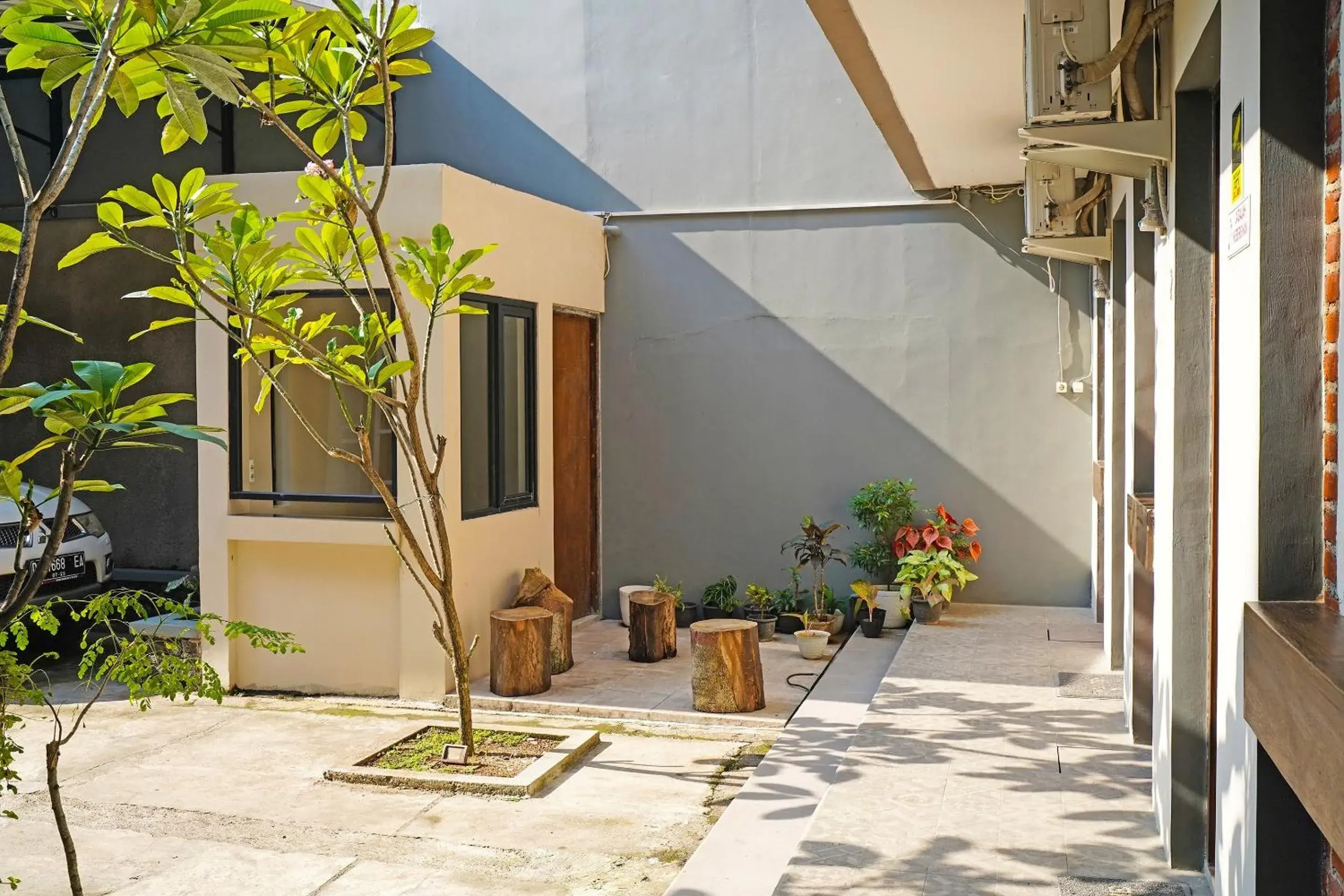 Lobby or reception in Capital O 1898 Louise Place Lobby or reception in Capital O 1898 Louise Place