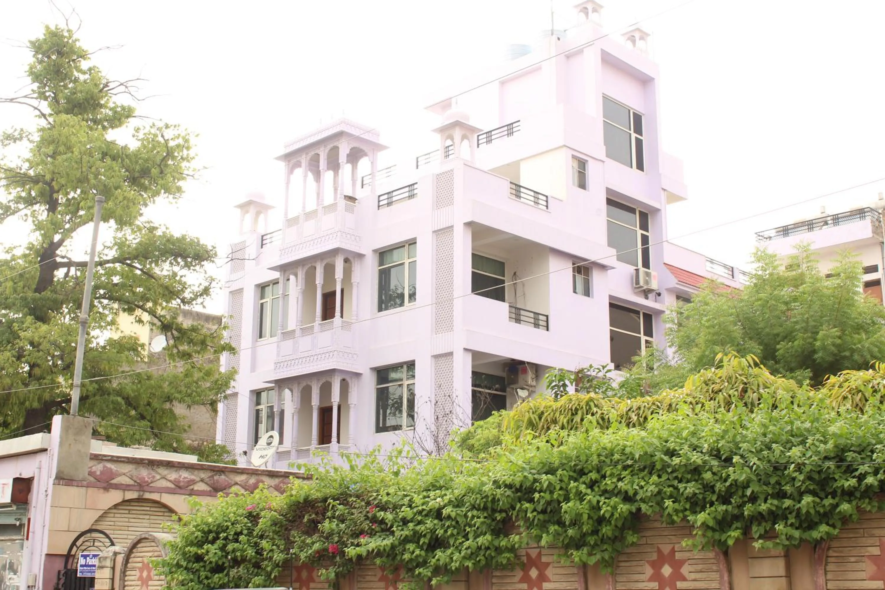 Hotel Chit Chat Palace