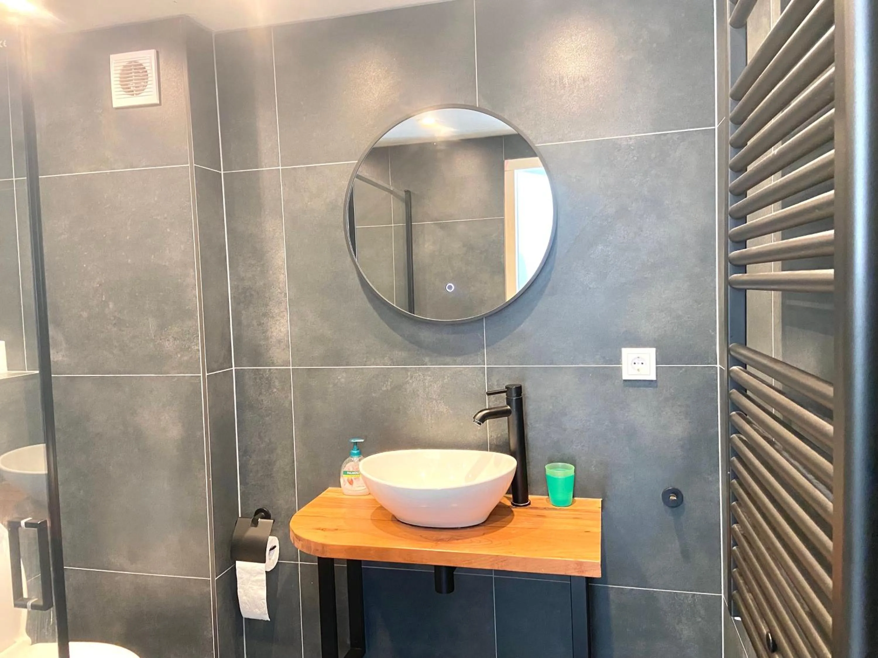 Bathroom in Bed & Ontbijt Haddock