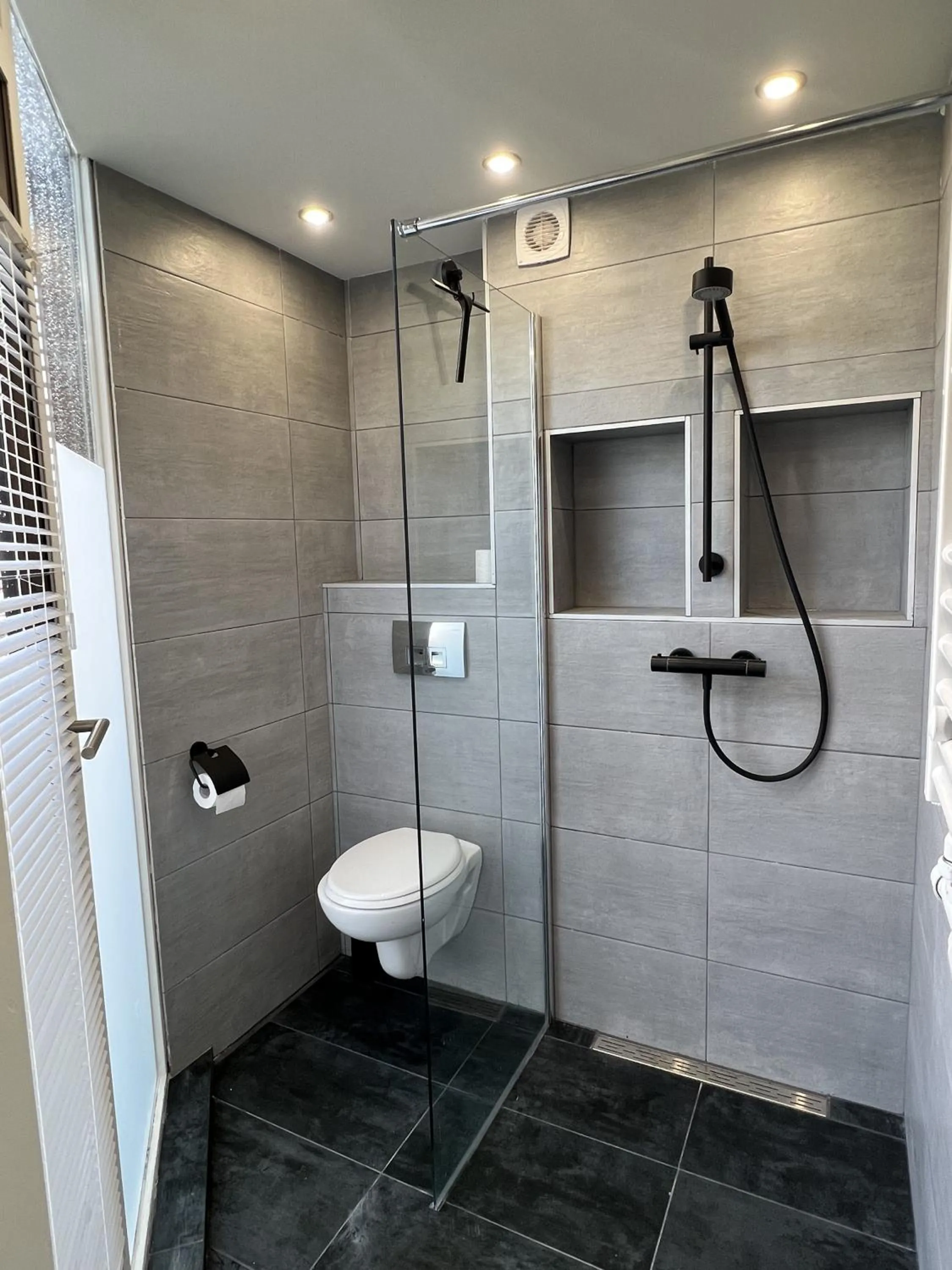 Bathroom in Bed & Ontbijt Haddock