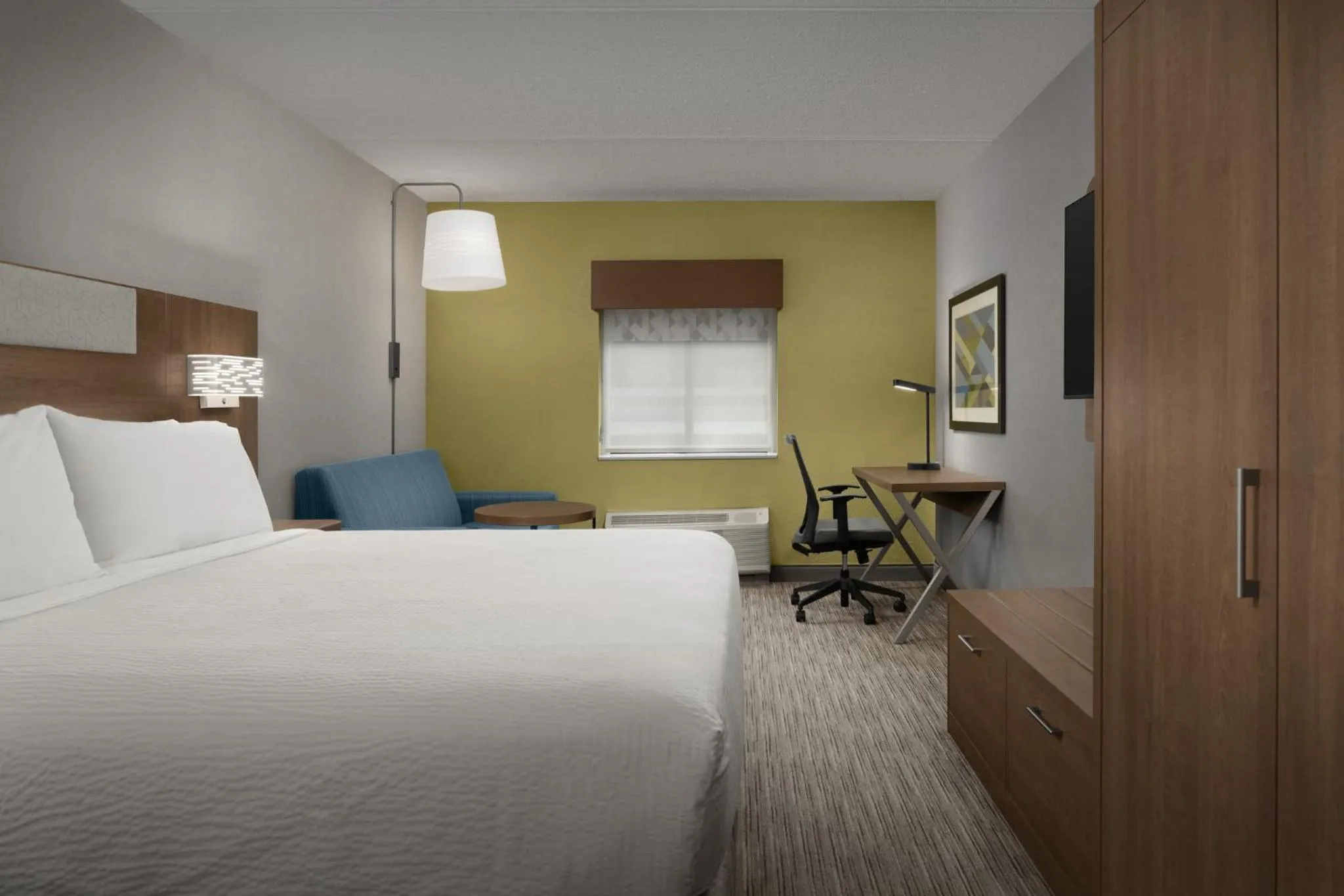 Photo of the whole room, Bed in Holiday Inn Express Boston - Saugus by IHG