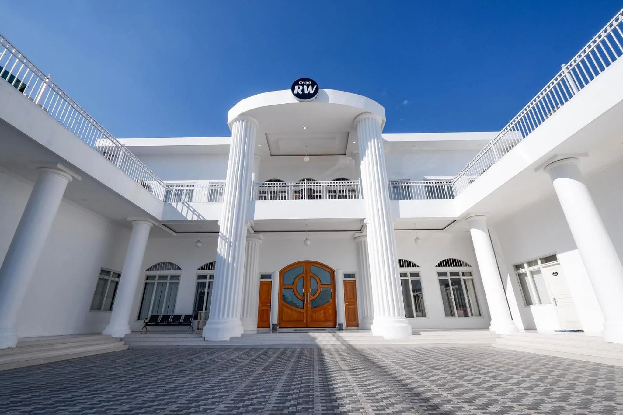 Facade/entrance in Griya RW Family Guest House Redpartner