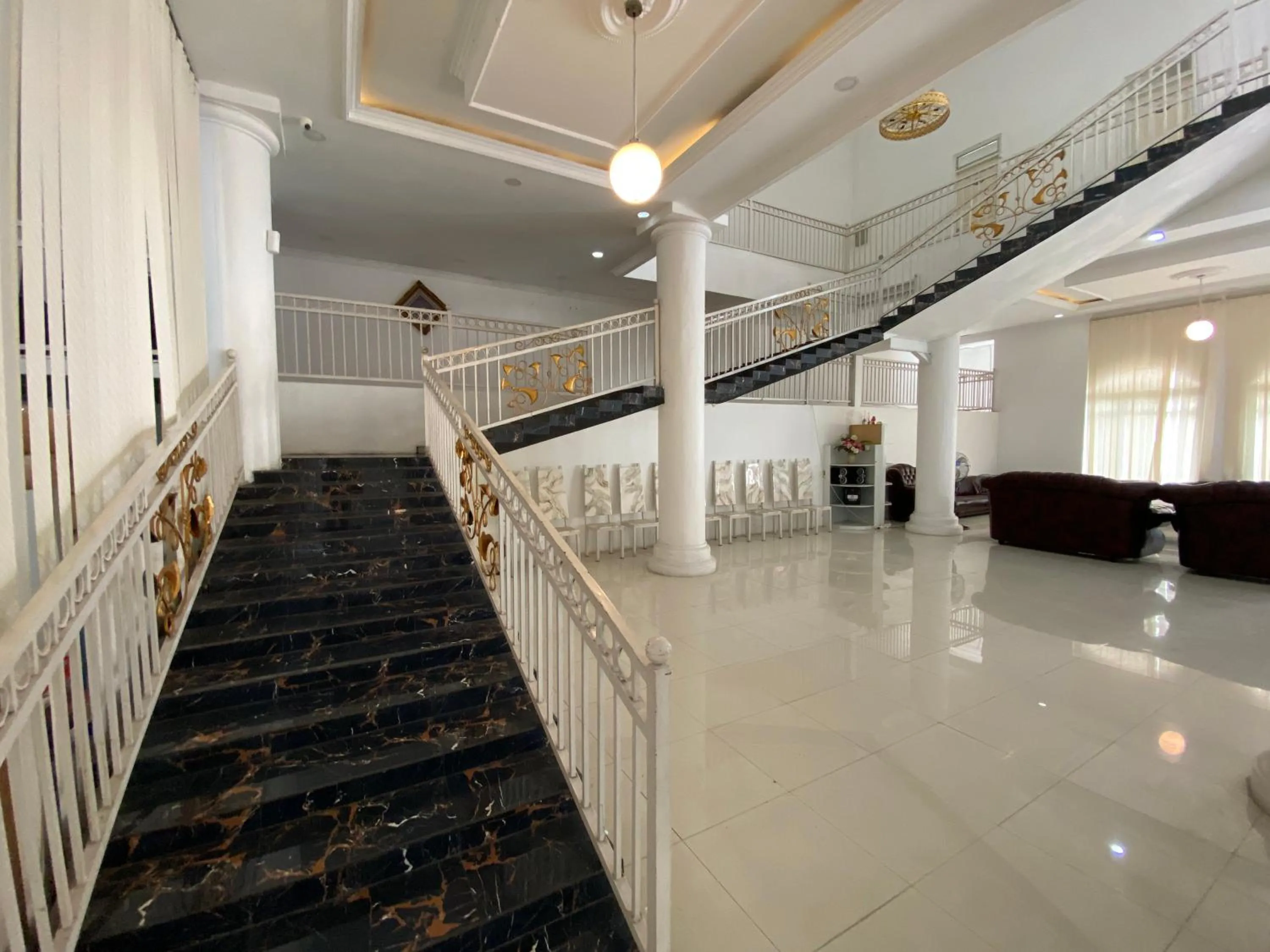 Lobby or reception in Griya RW Family Guest House Redpartner