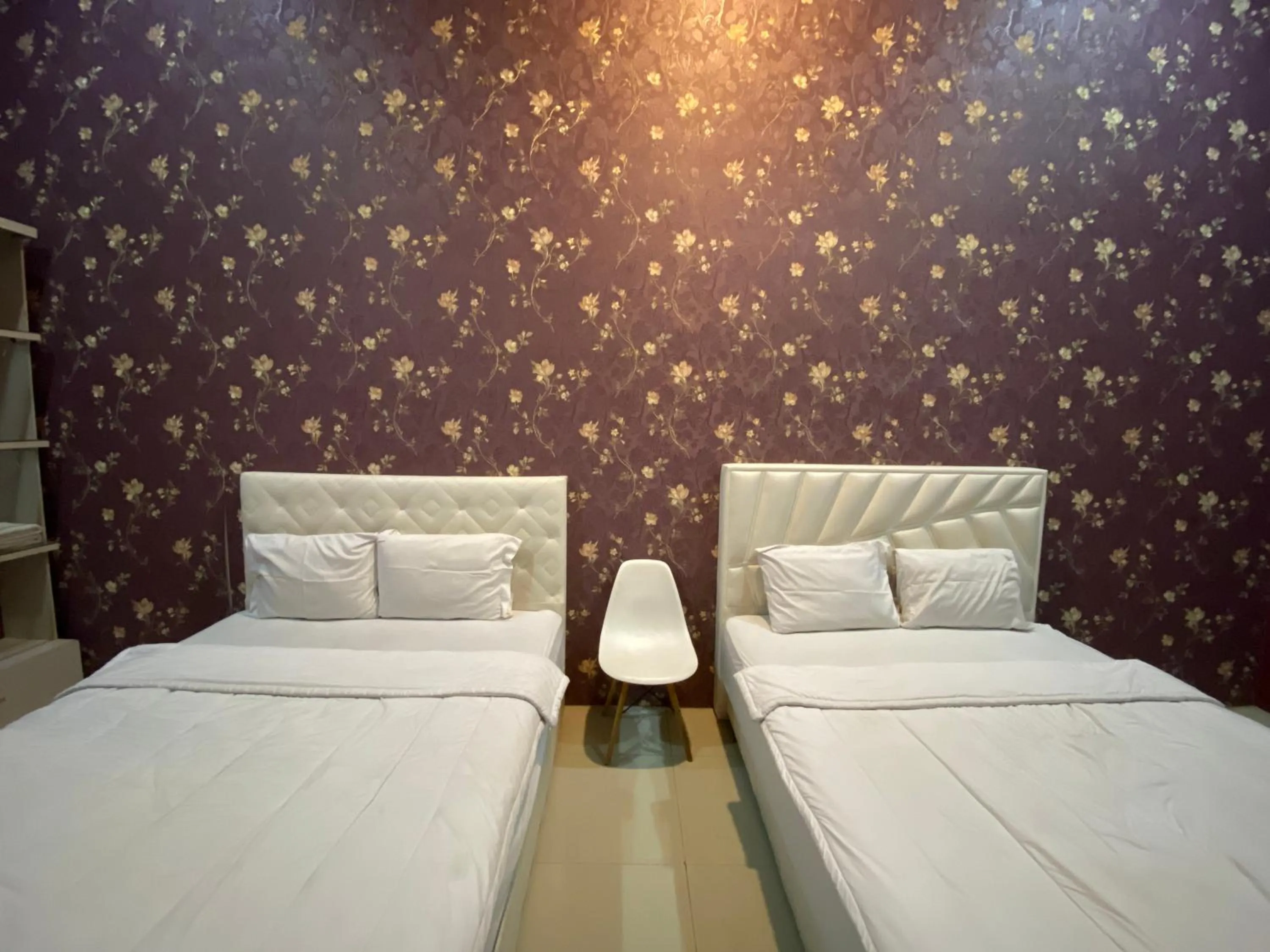 Bedroom, Bed in Griya RW Family Guest House Redpartner