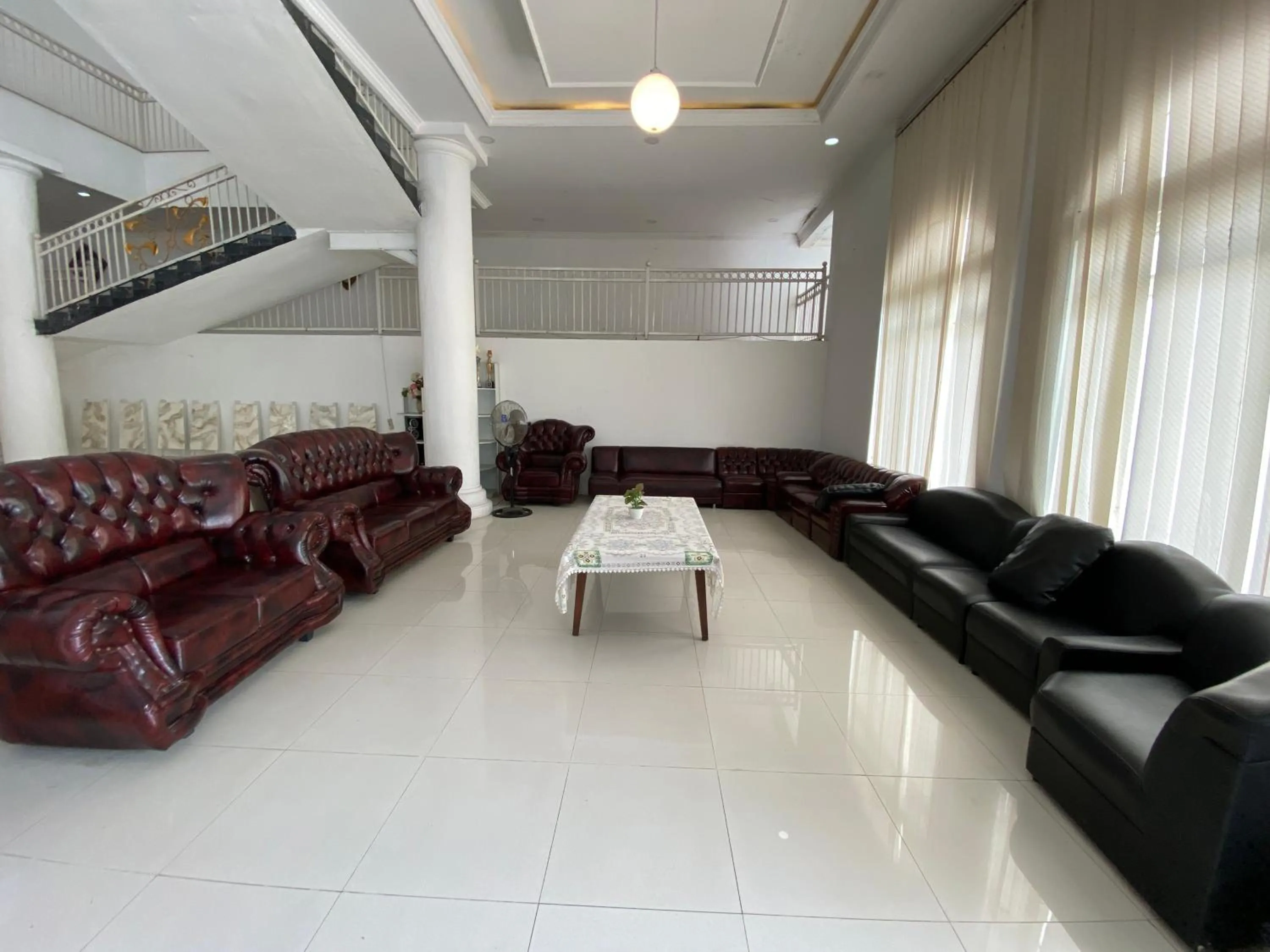 Seating area in Griya RW Family Guest House Redpartner