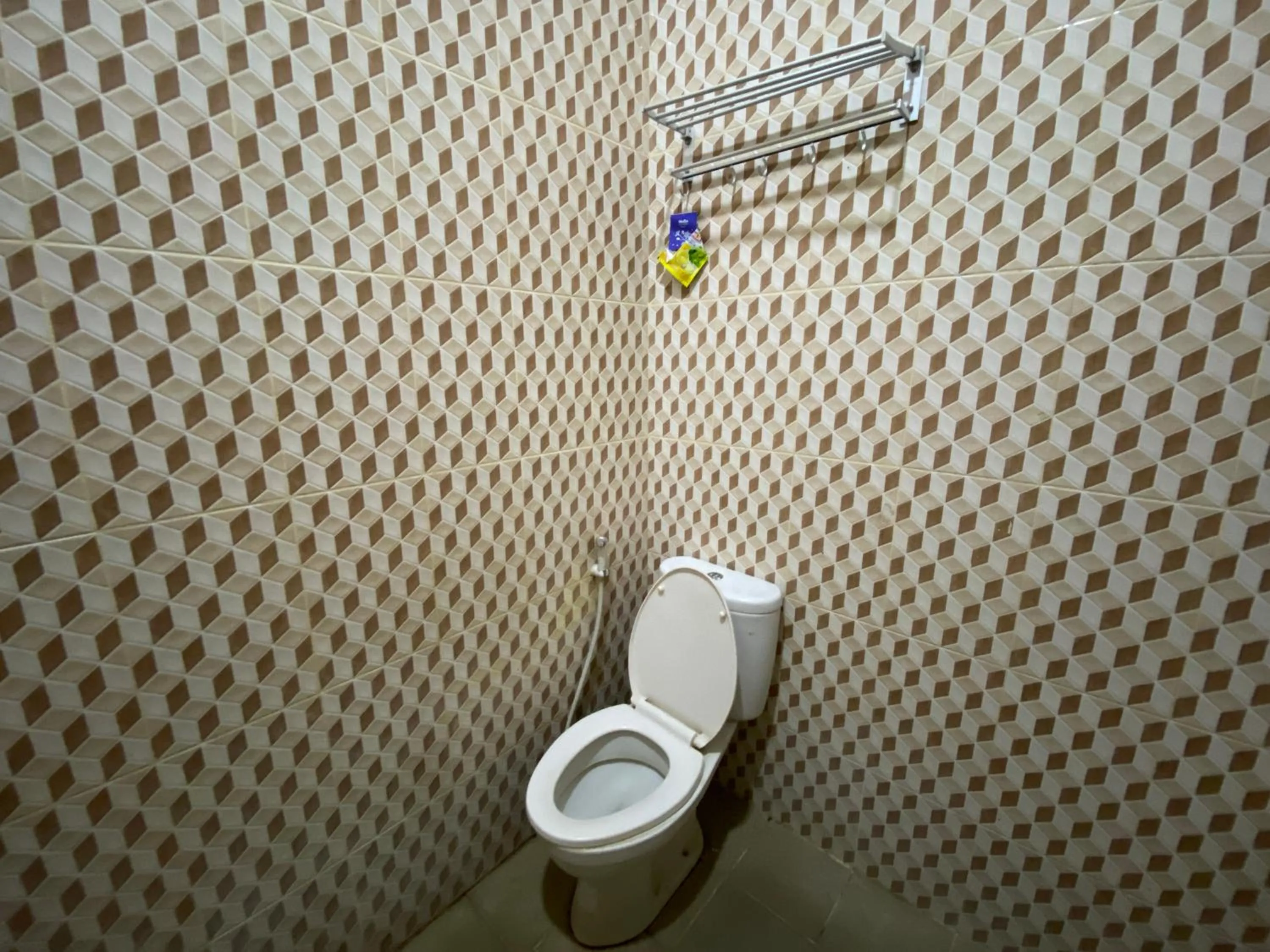 Bathroom in Griya RW Family Guest House Redpartner