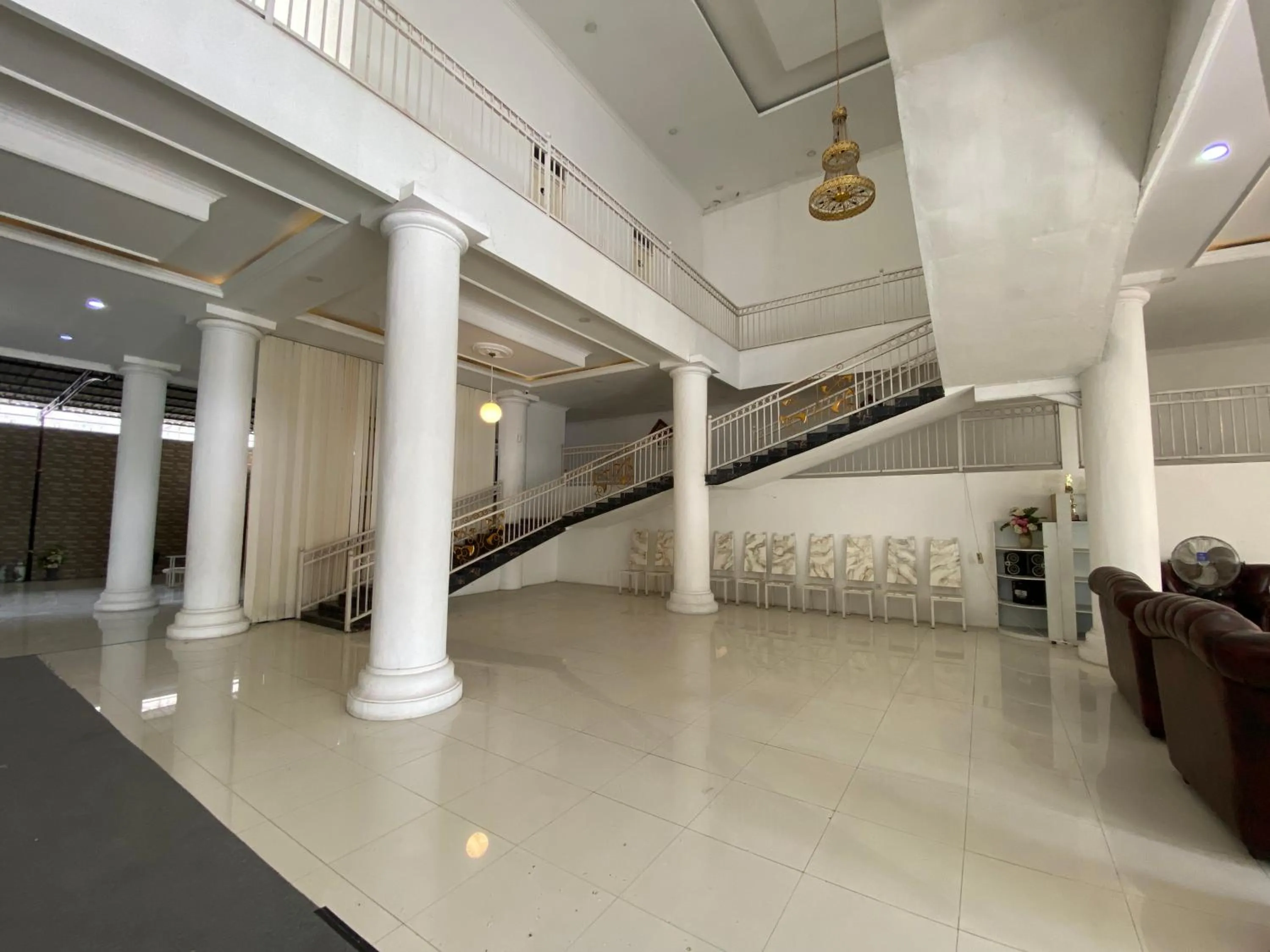 Lobby or reception in Griya RW Family Guest House Redpartner