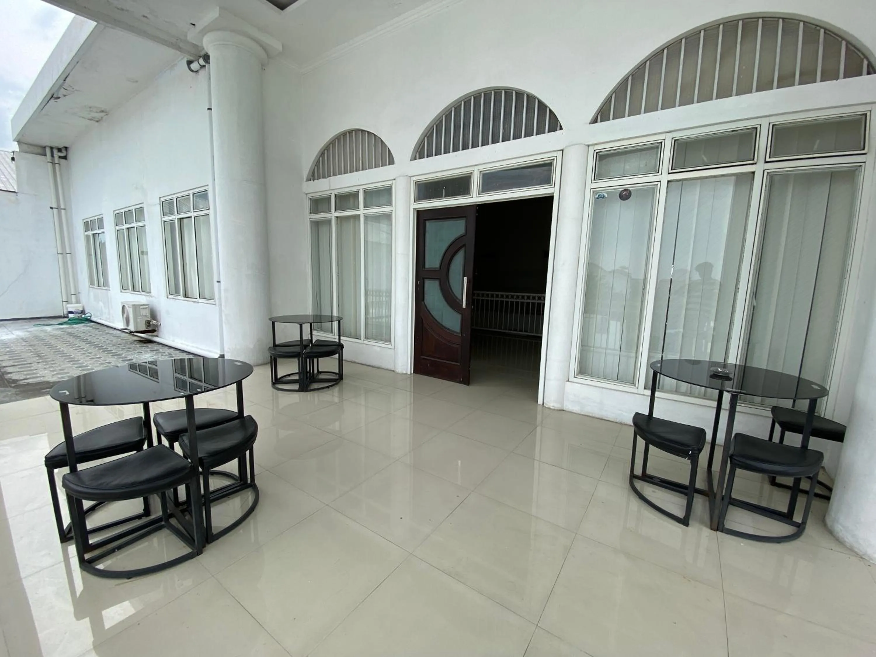 Balcony/Terrace in Griya RW Family Guest House Redpartner