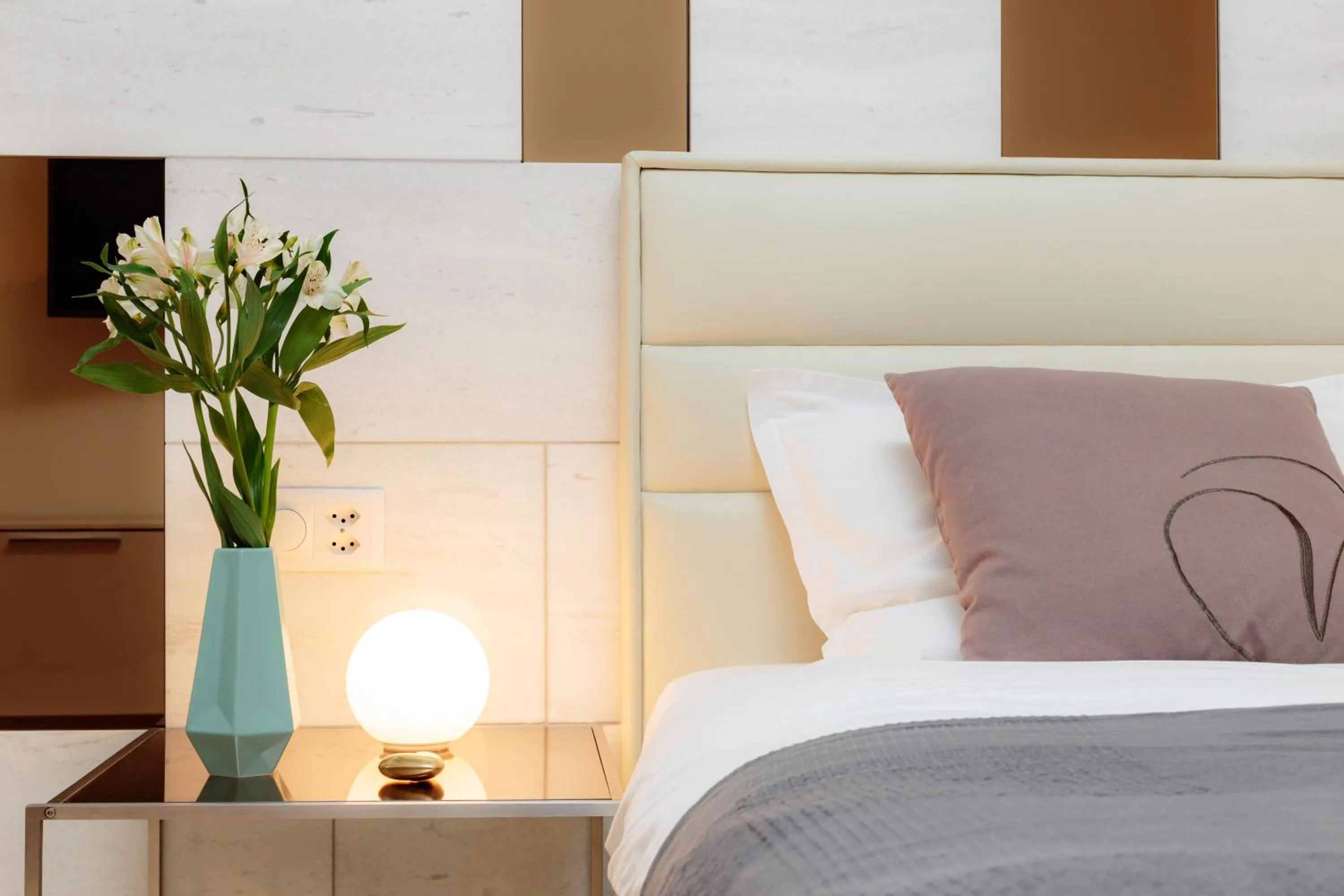 Bedroom, Bed in VISIONAPARTMENTS Bellariastrasse - contactless check-in