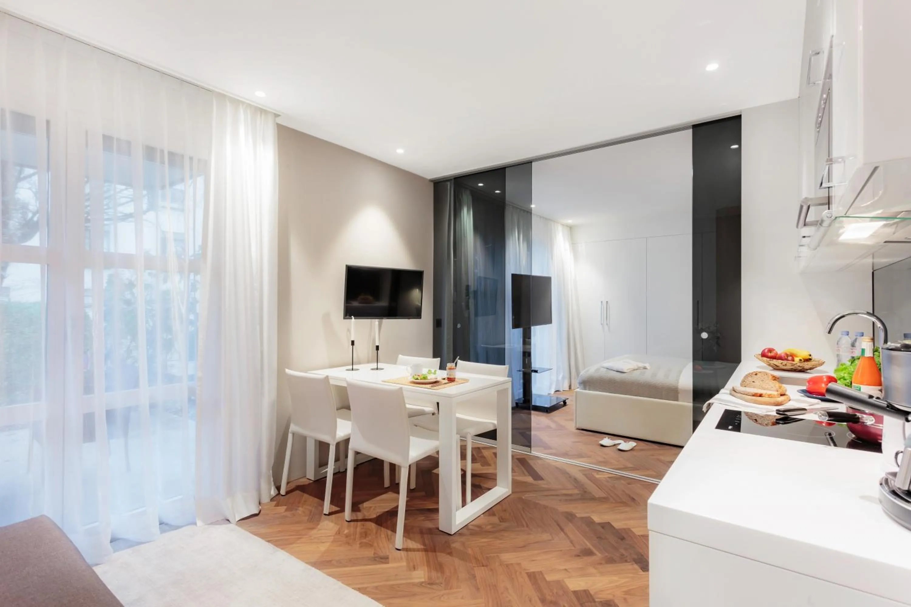 Dining area in VISIONAPARTMENTS Bellariastrasse - contactless check-in