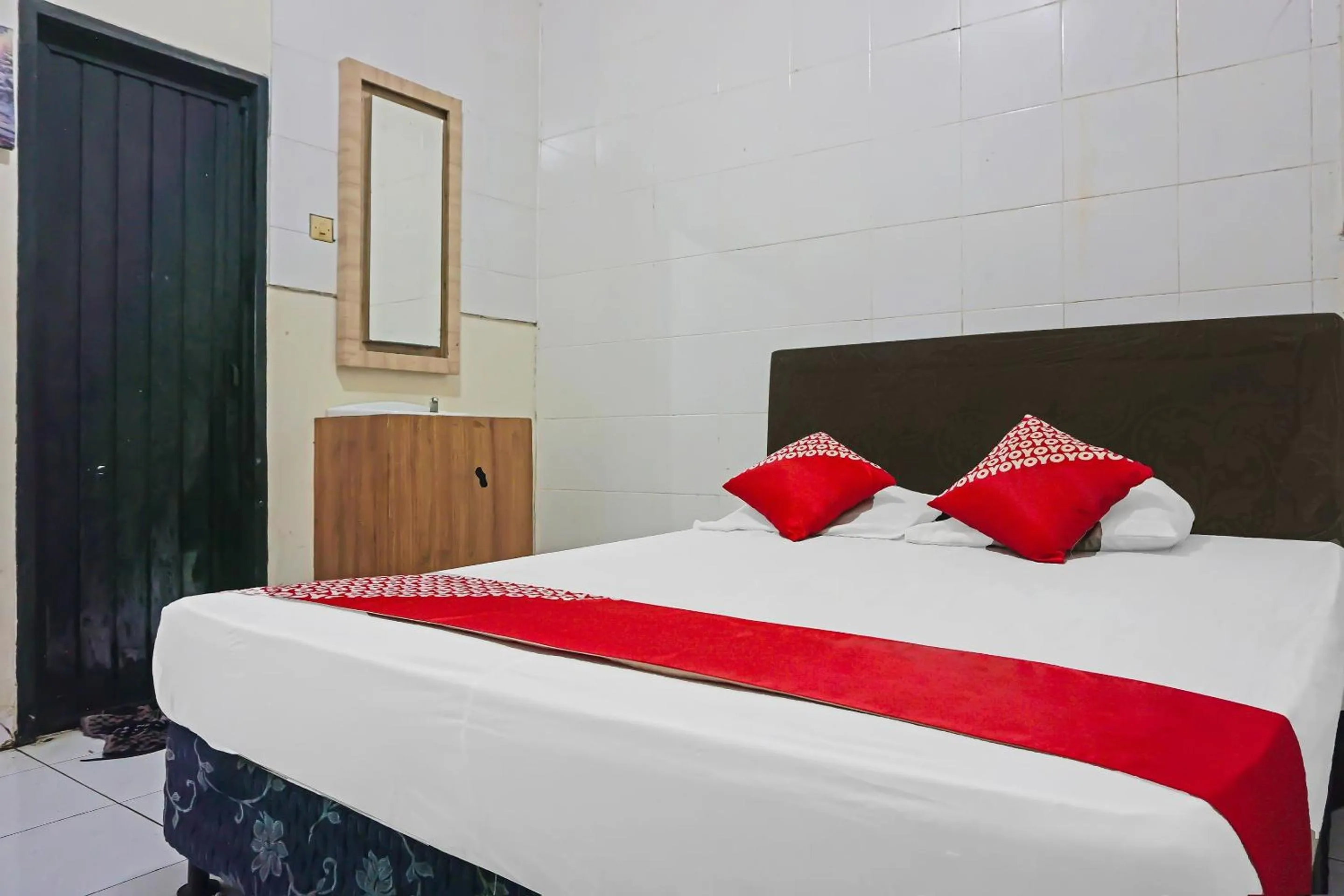 Bedroom, Bed in Hotel O Diamond Inn Makassar