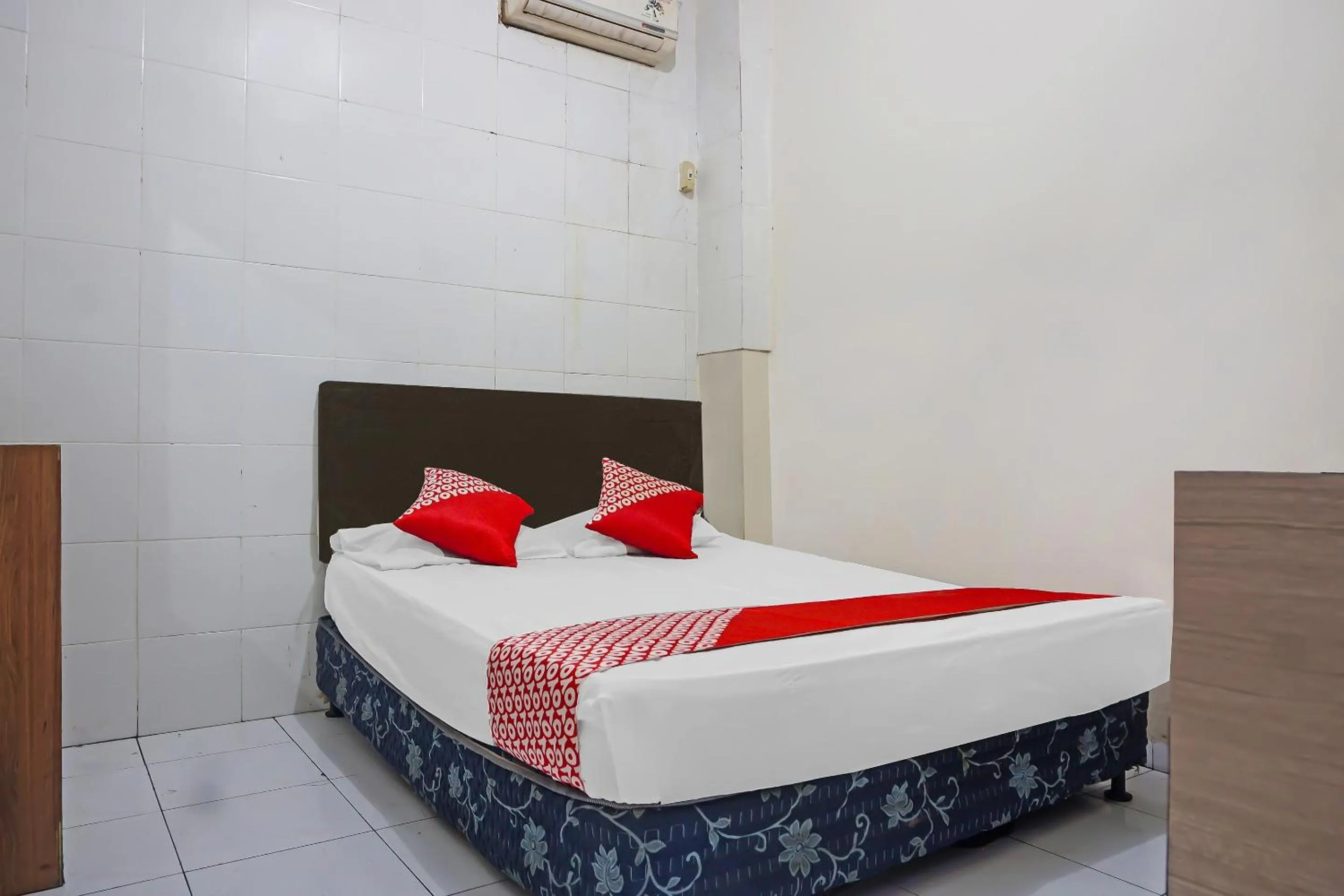 Bedroom, Bed in Hotel O Diamond Inn Makassar