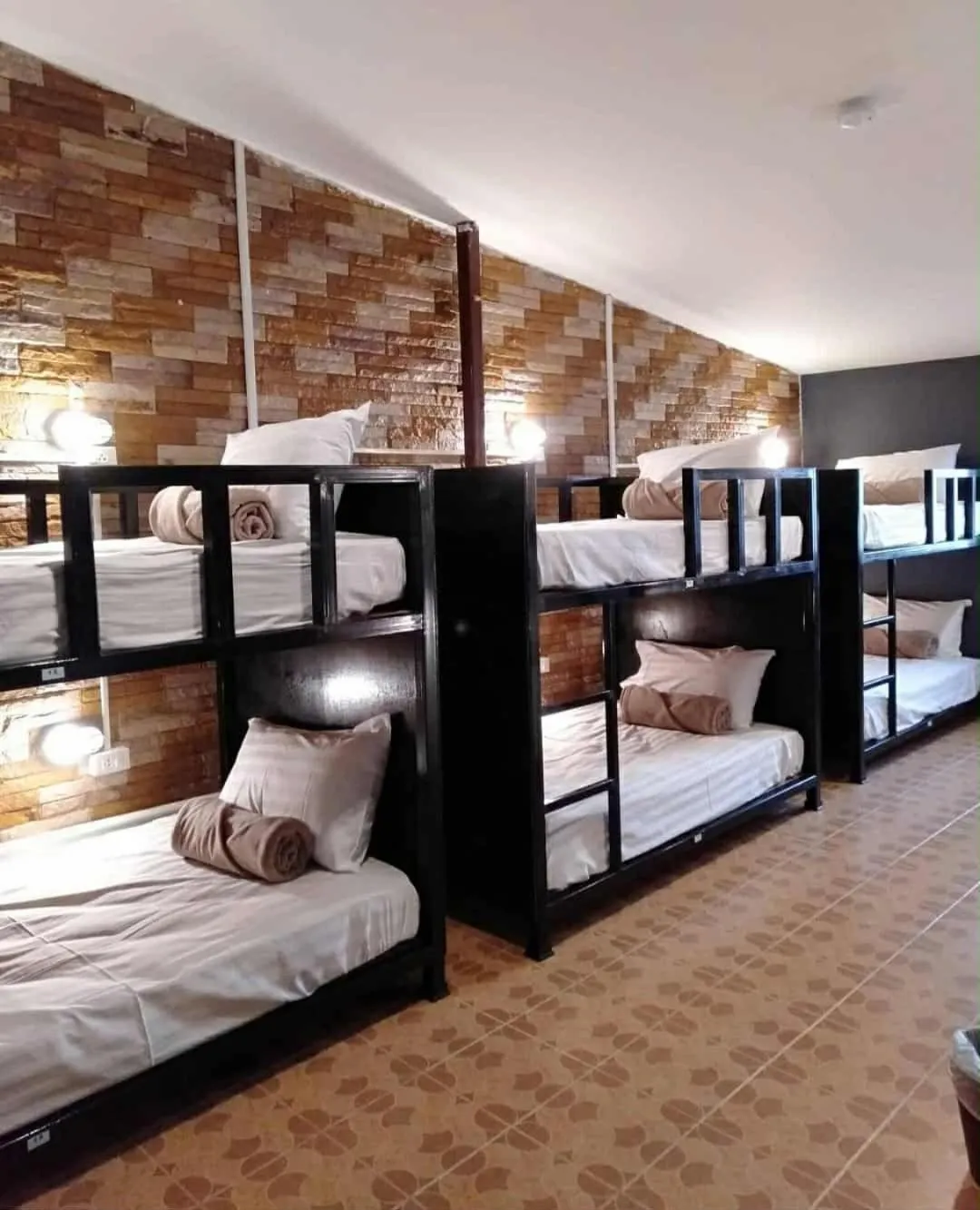 Photo of the whole room, Bed in BedCabin