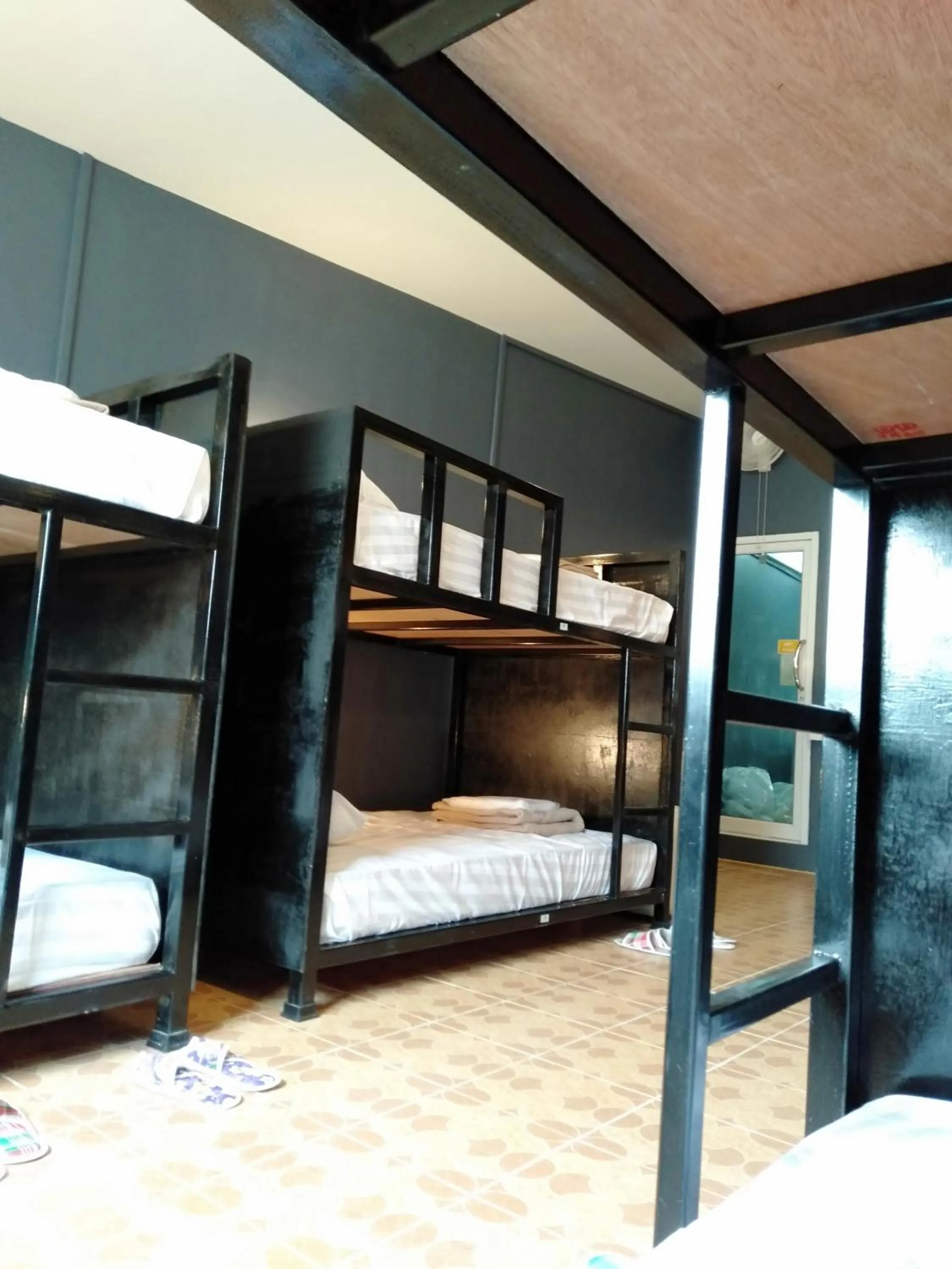 Photo of the whole room, Bed in BedCabin
