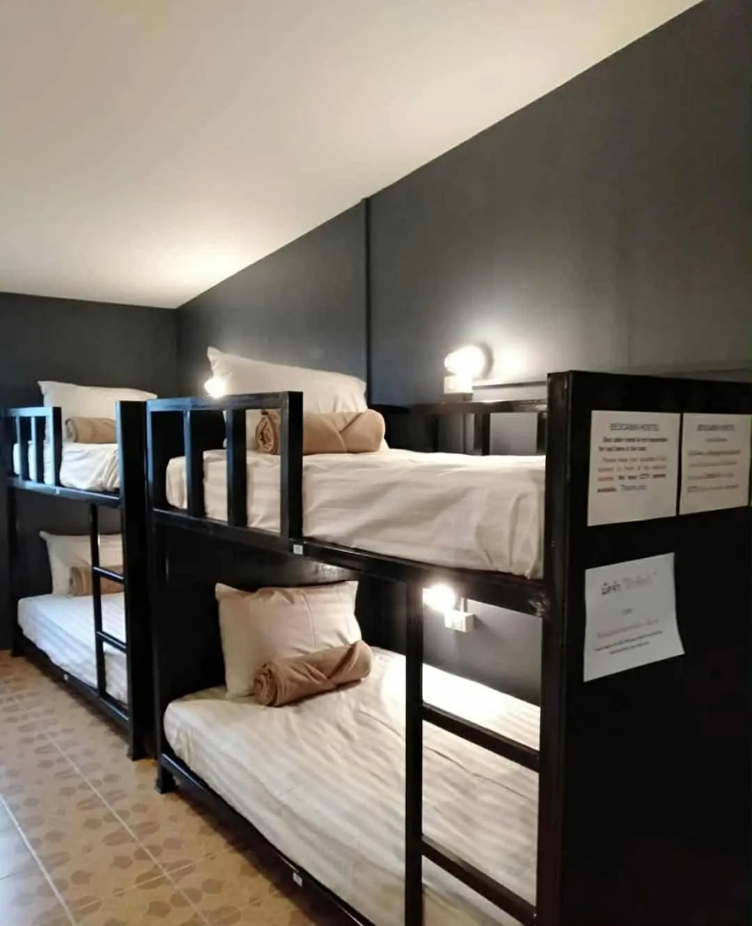 Photo of the whole room, Bed in BedCabin