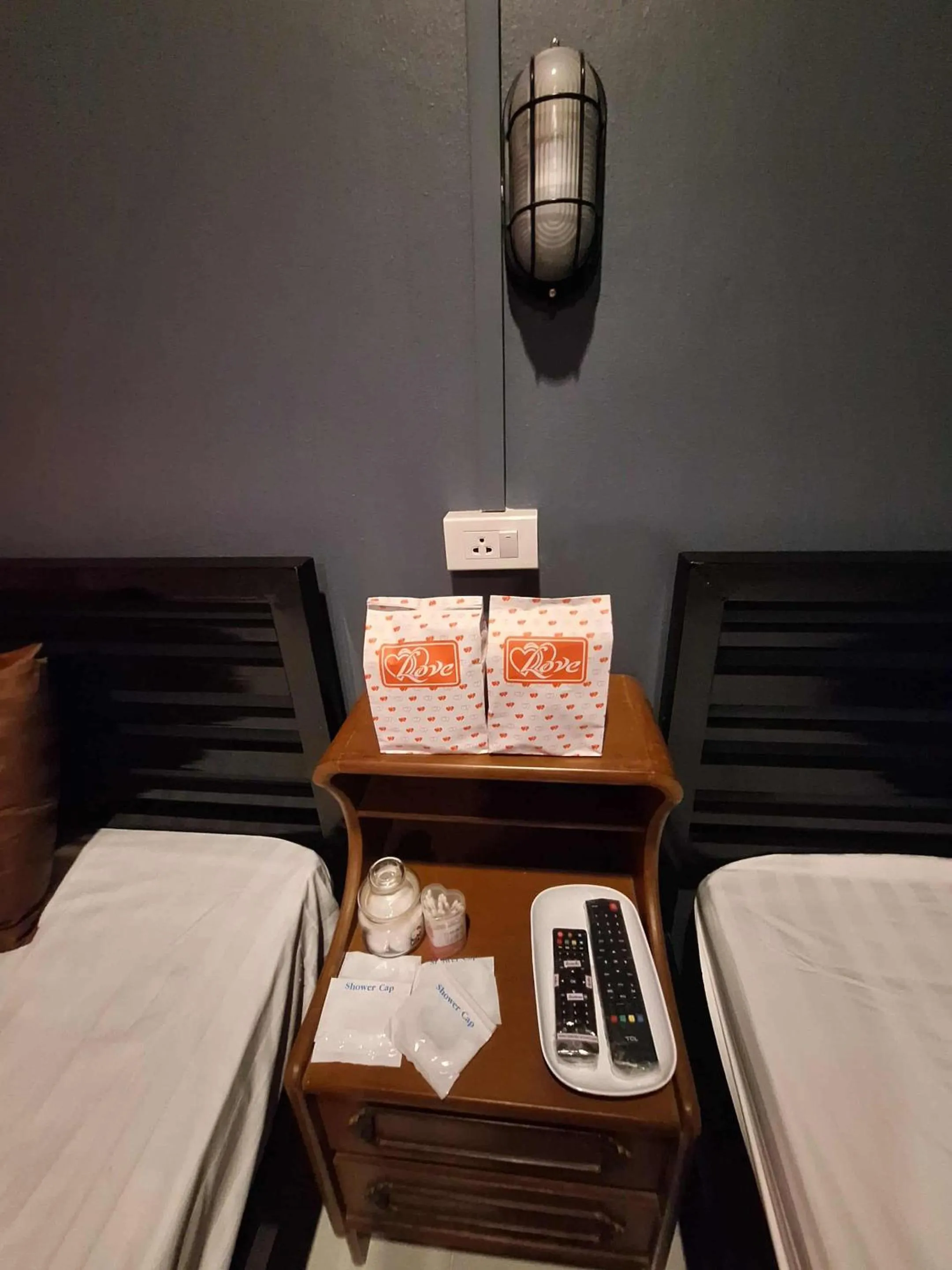 Photo of the whole room, Bed in BedCabin