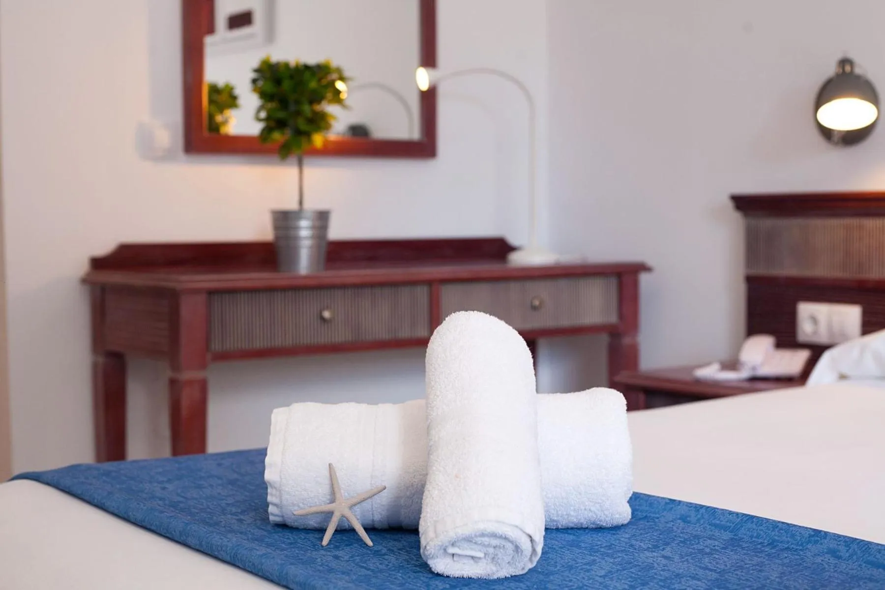 Decorative detail, Bed in Apartamentos Cala Murada Tennis